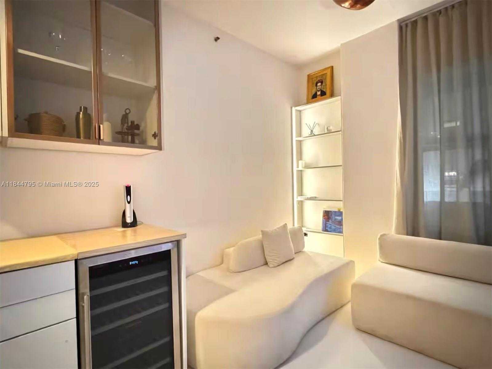Small Image of 100 COLLINS AVE #218, Miami Beach Number 4