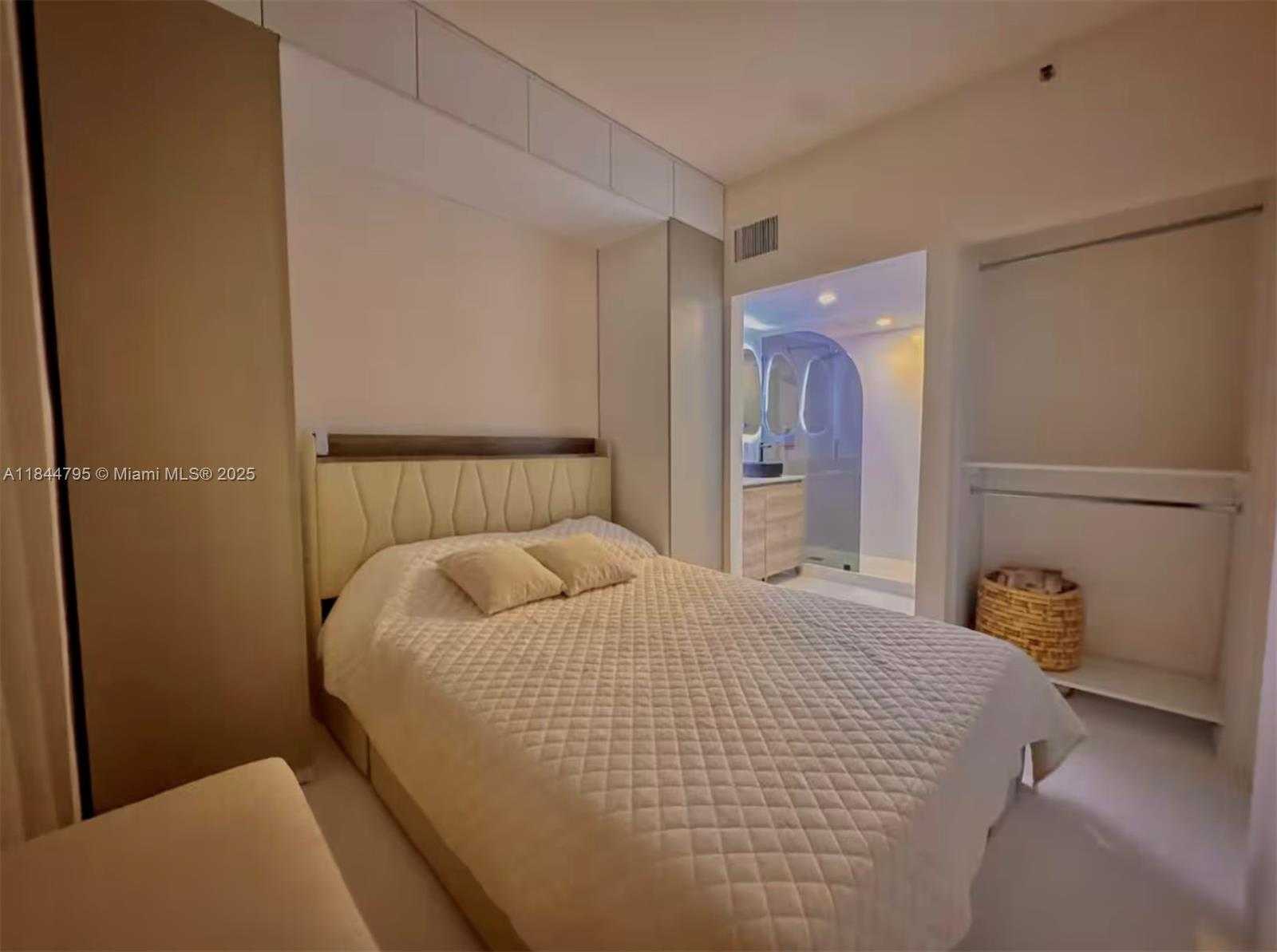 Small Image of 100 COLLINS AVE #218, Miami Beach Number 7