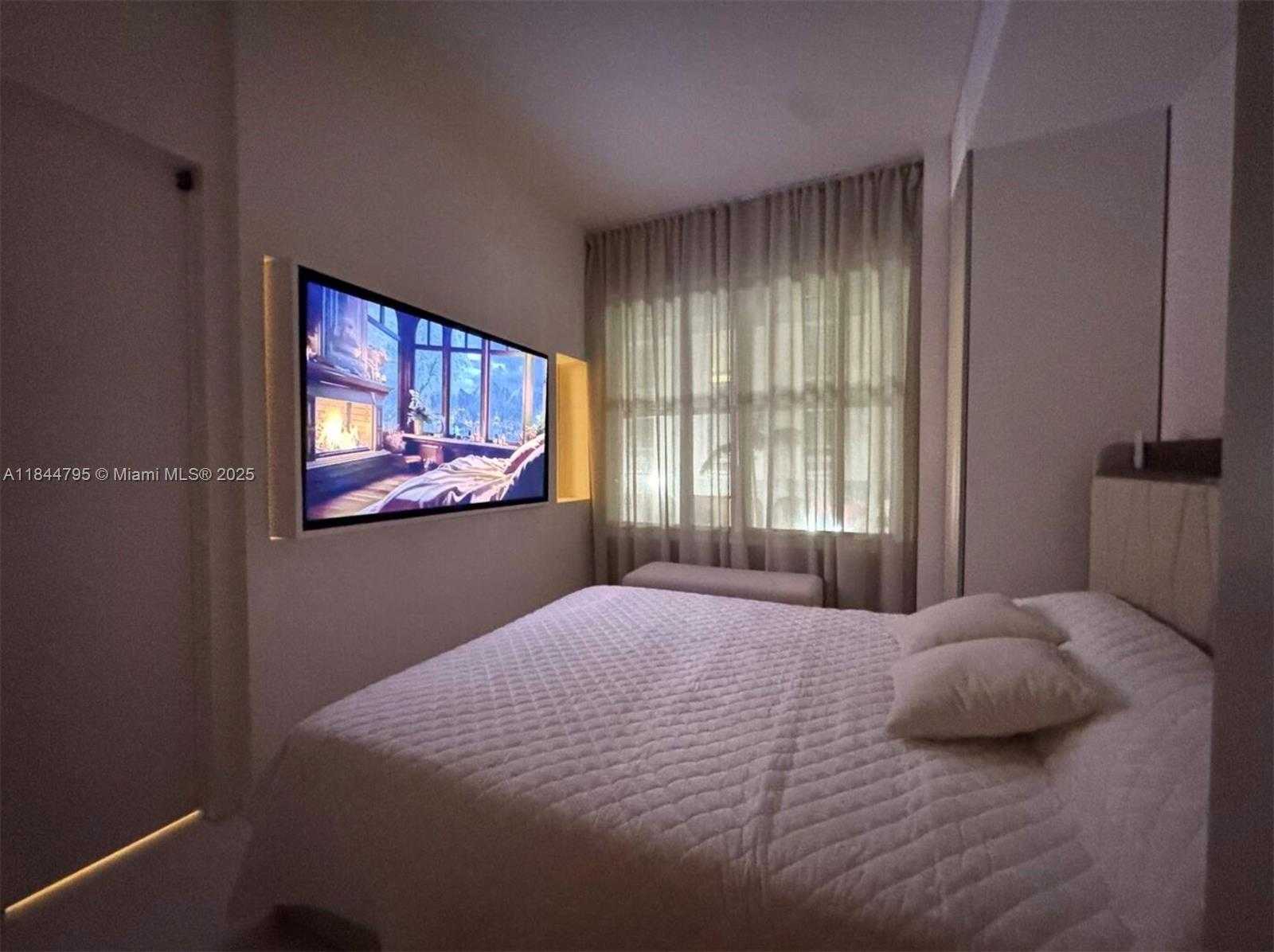 Small Image of 100 COLLINS AVE #218, Miami Beach Number 8