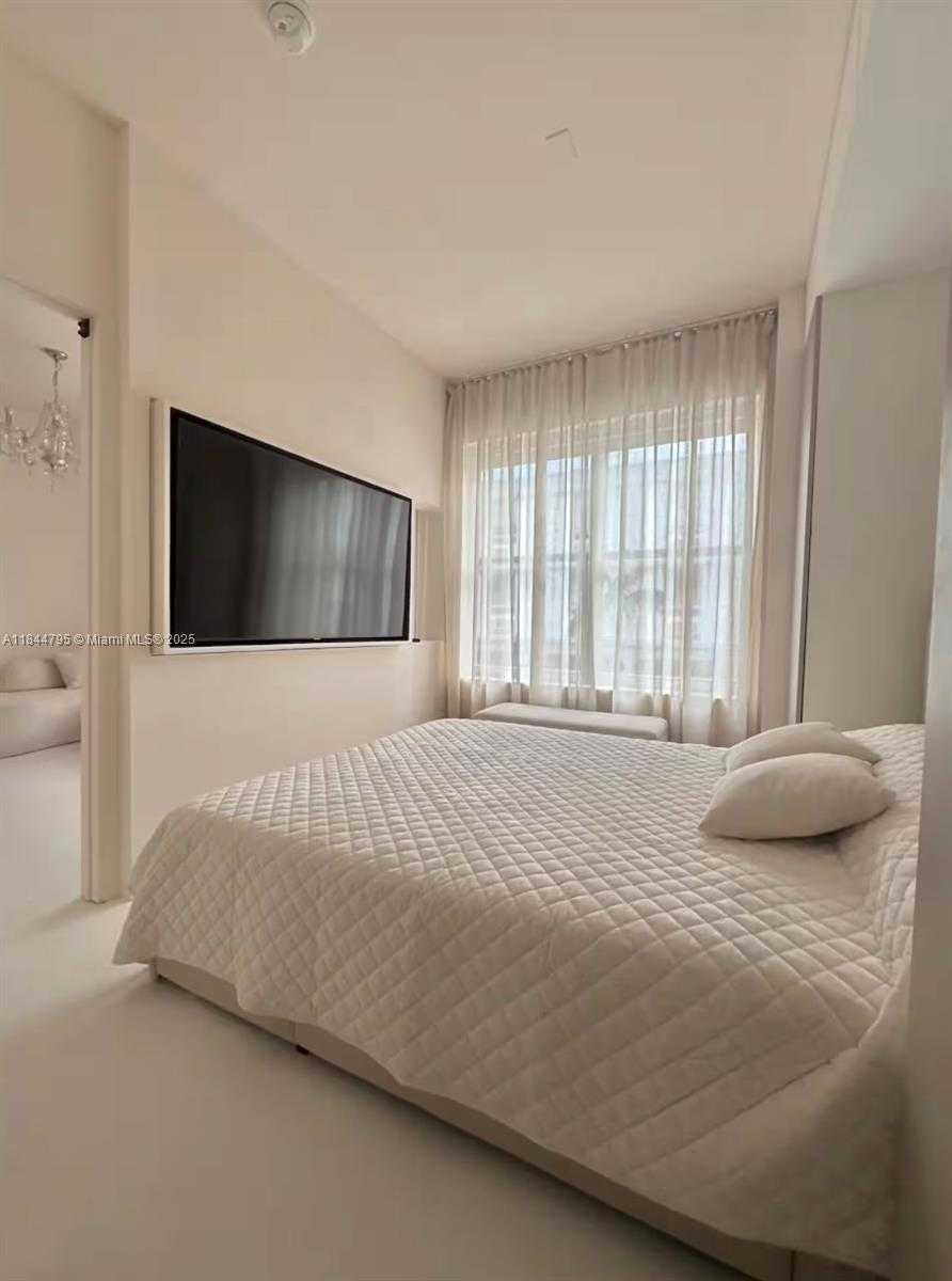 Small Image of 100 COLLINS AVE #218, Miami Beach Number 9