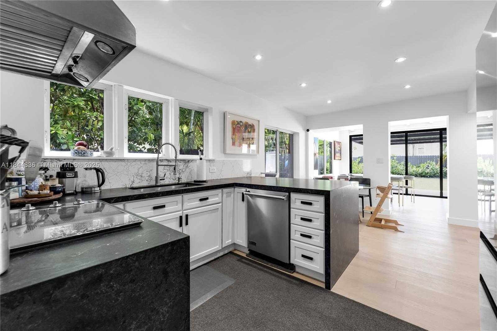 Small Image of 1826 FAIRHAVEN PL, Miami Number 10