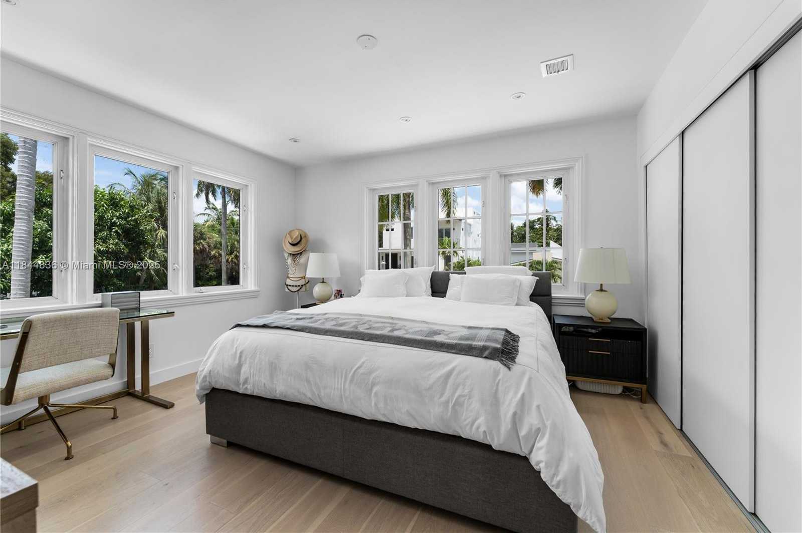 Small Image of 1826 FAIRHAVEN PL, Miami Number 18
