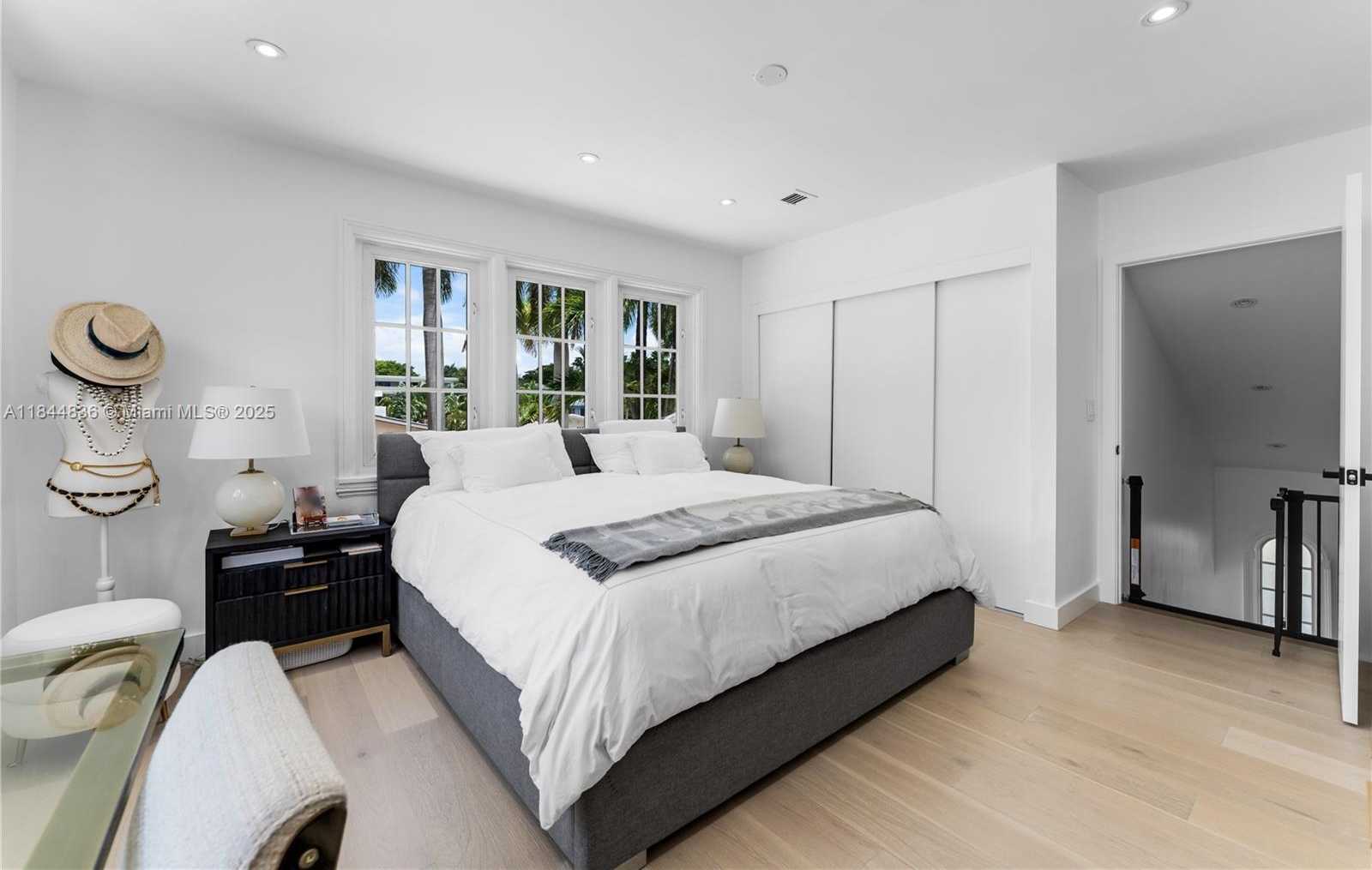 Small Image of 1826 FAIRHAVEN PL, Miami Number 19