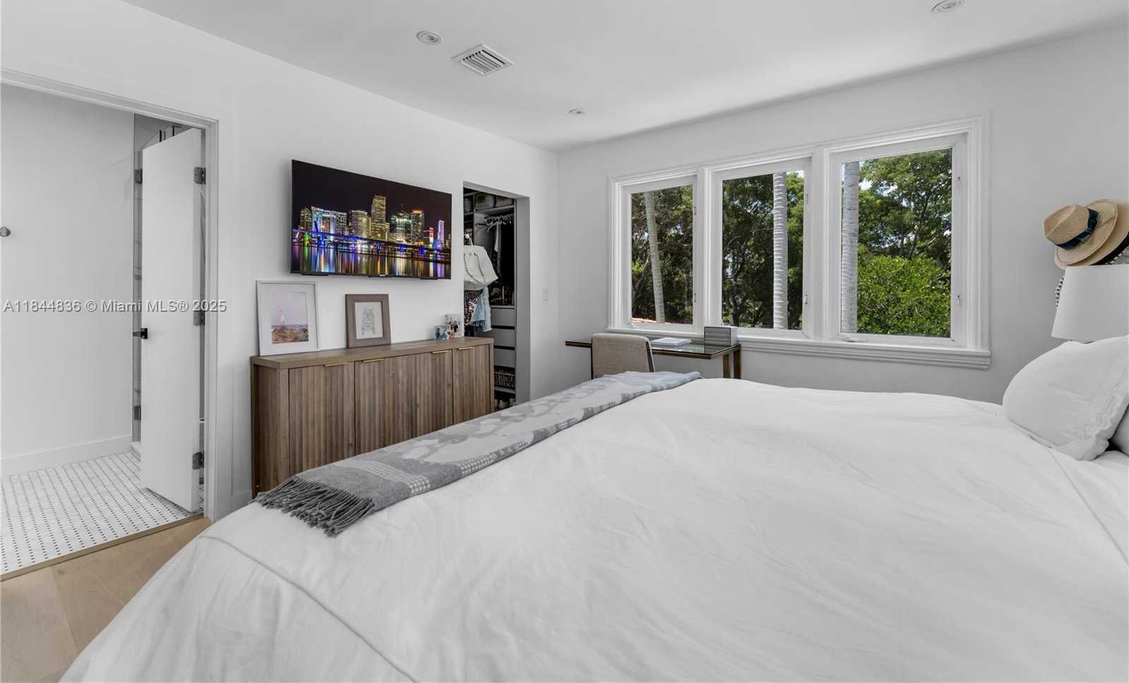 Small Image of 1826 FAIRHAVEN PL, Miami Number 21