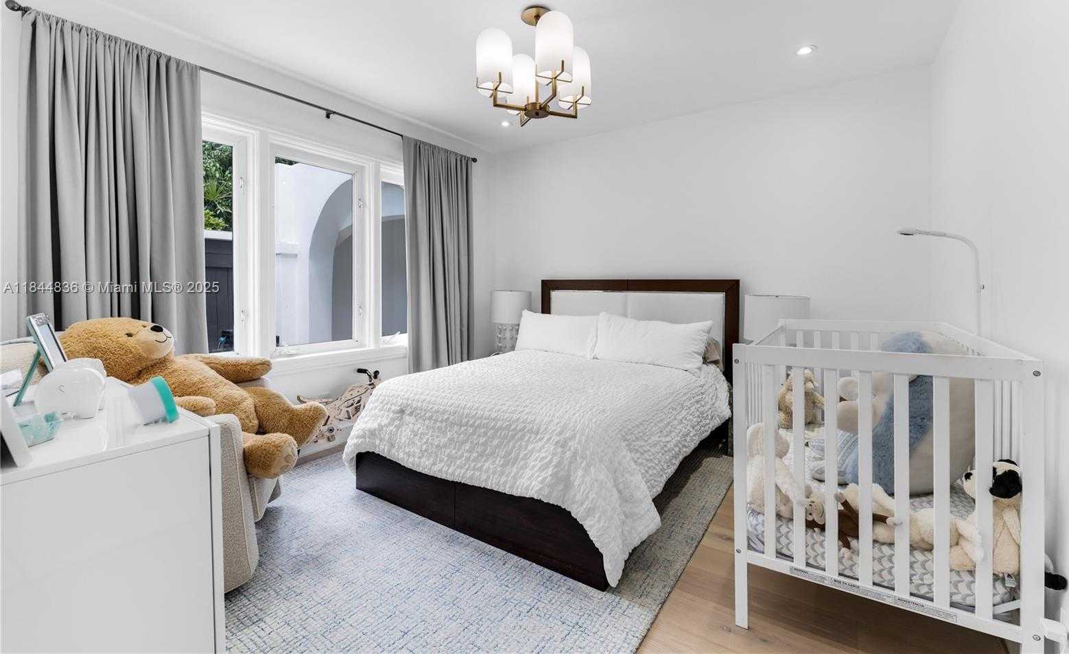 Small Image of 1826 FAIRHAVEN PL, Miami Number 27