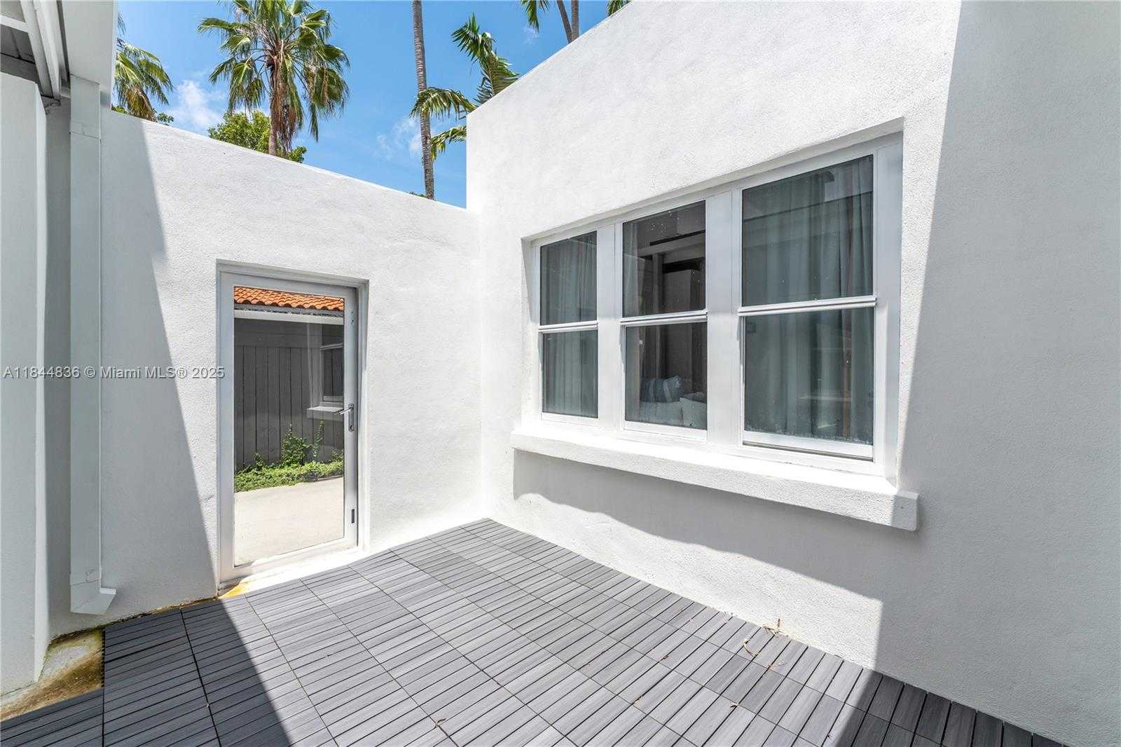 Small Image of 1826 FAIRHAVEN PL, Miami Number 28