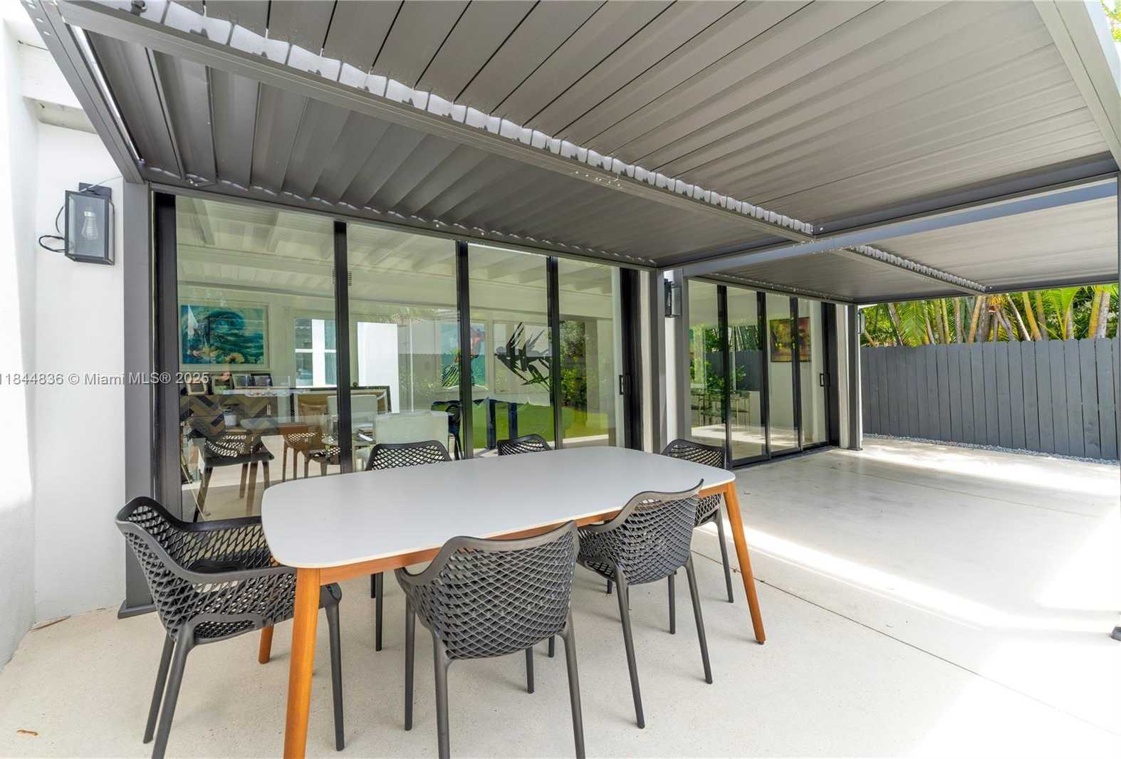 Small Image of 1826 FAIRHAVEN PL, Miami Number 29
