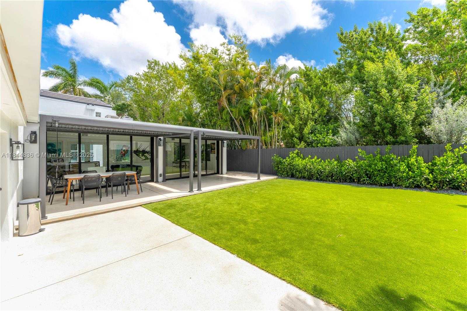 Small Image of 1826 FAIRHAVEN PL, Miami Number 30