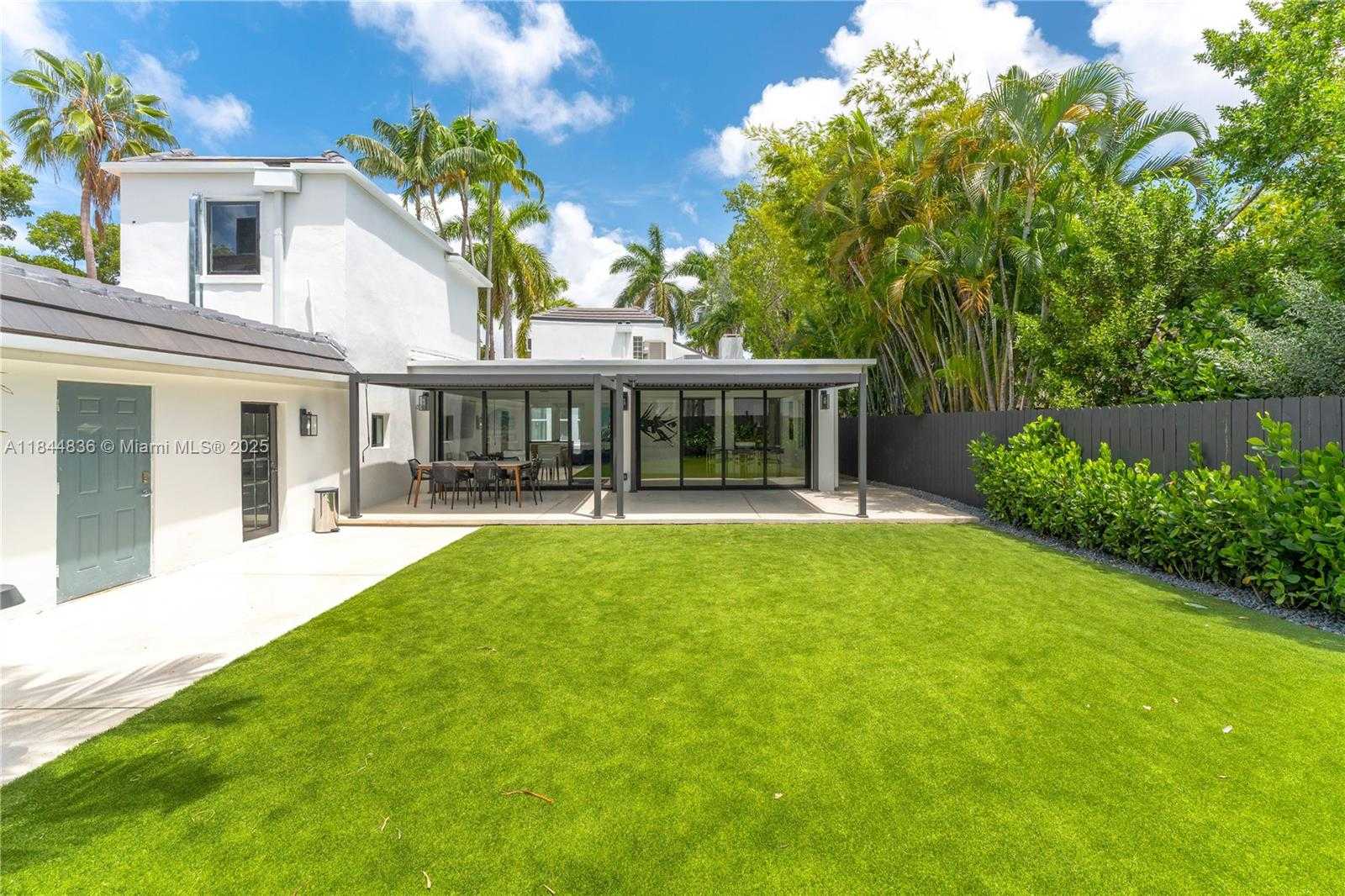 Small Image of 1826 FAIRHAVEN PL, Miami Number 31