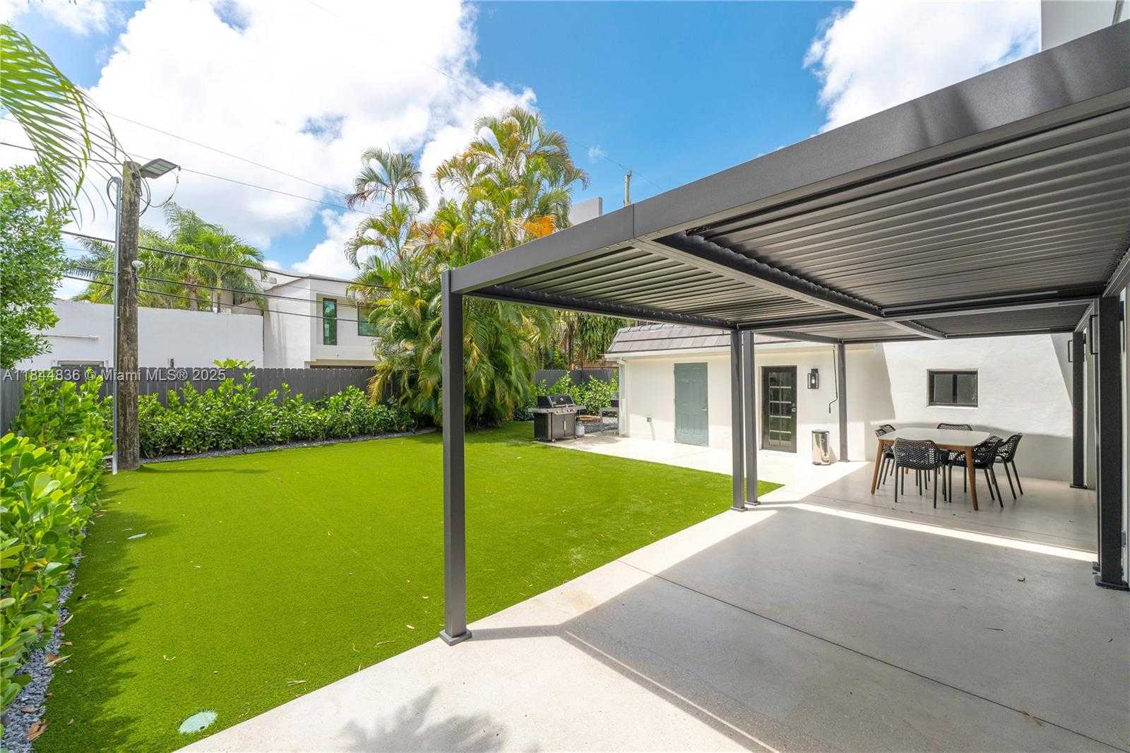 Small Image of 1826 FAIRHAVEN PL, Miami Number 32