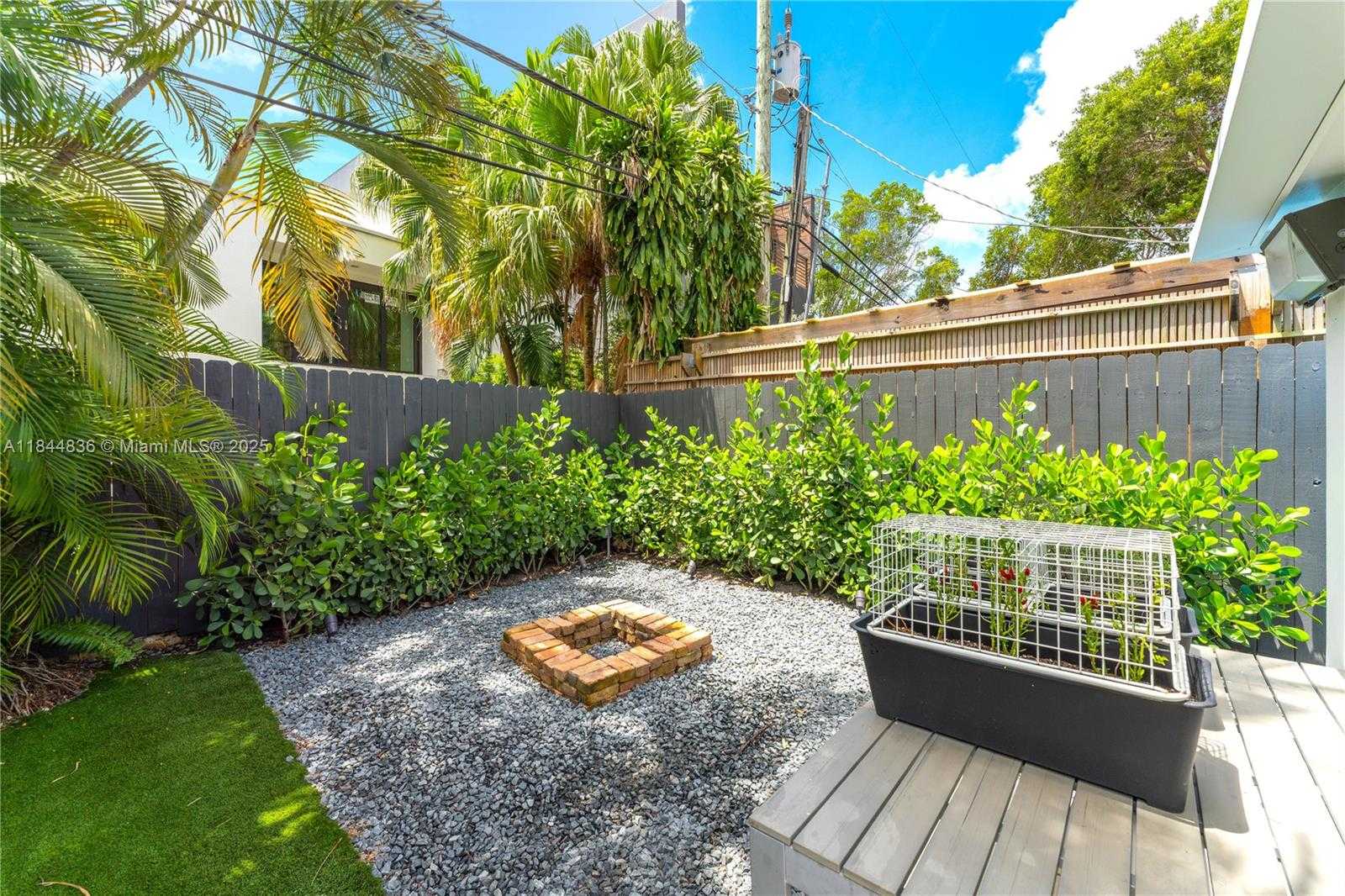 Small Image of 1826 FAIRHAVEN PL, Miami Number 33