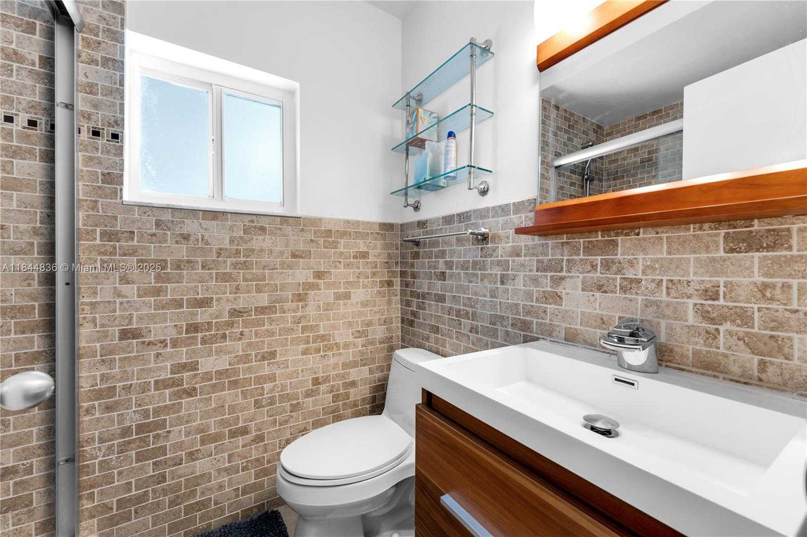 Small Image of 1826 FAIRHAVEN PL, Miami Number 36