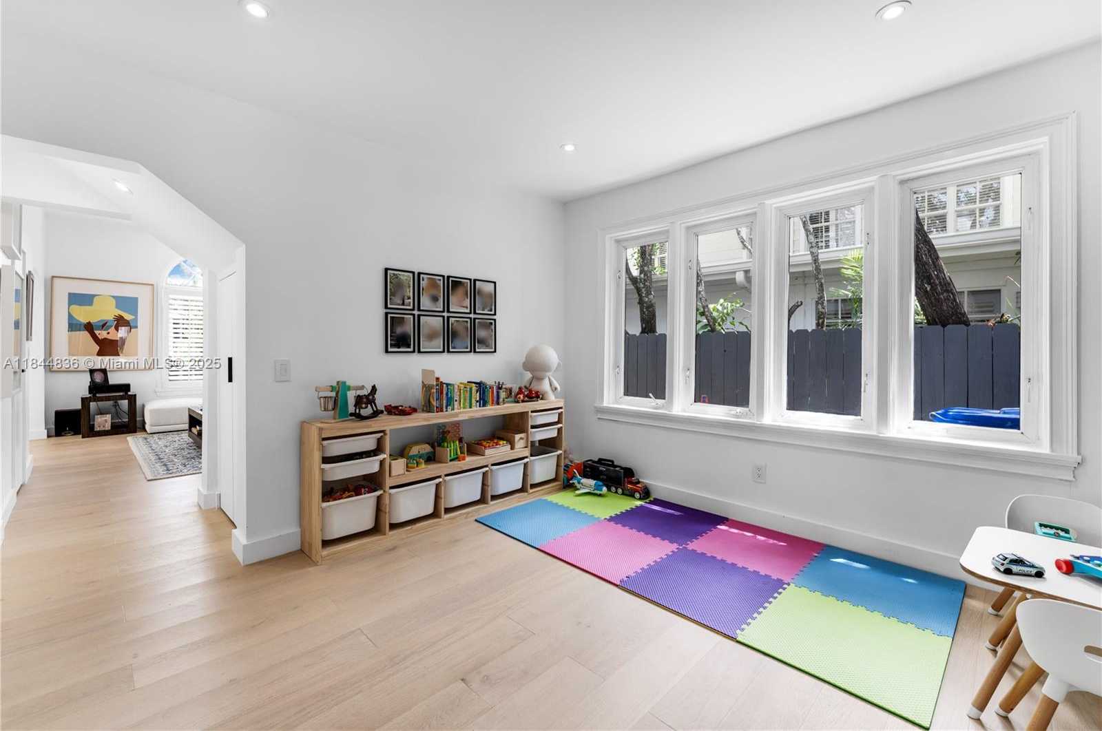 Small Image of 1826 FAIRHAVEN PL, Miami Number 9