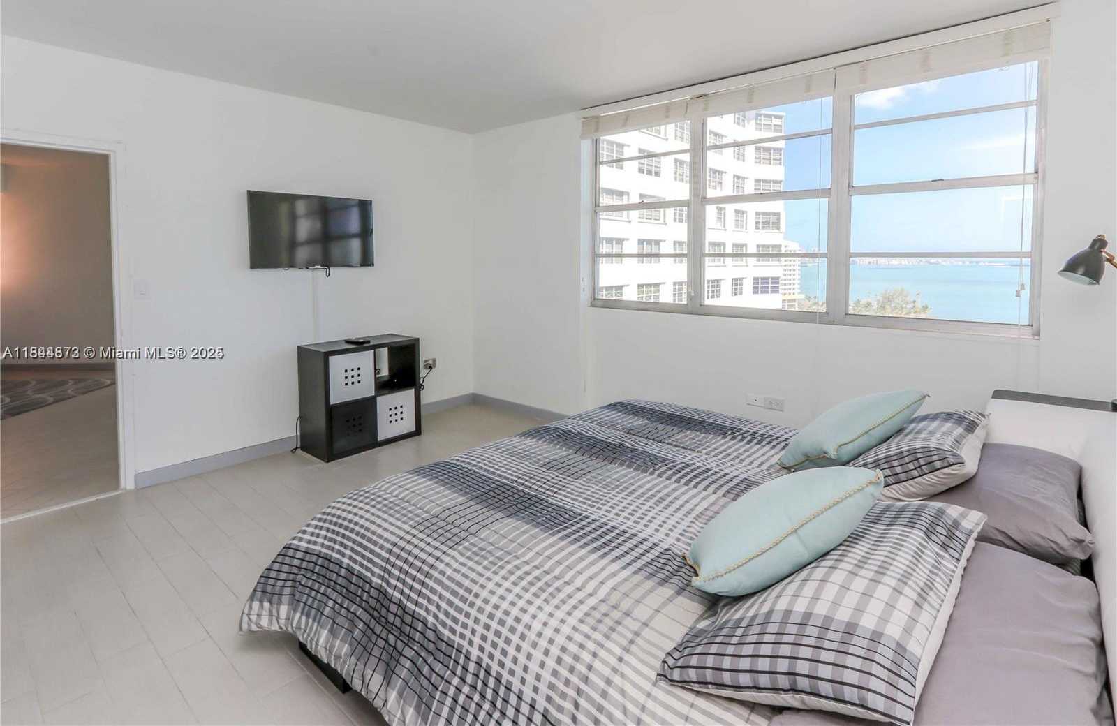 Small Image of 999 BRICKELL BAY DR #1604, Miami Number 11