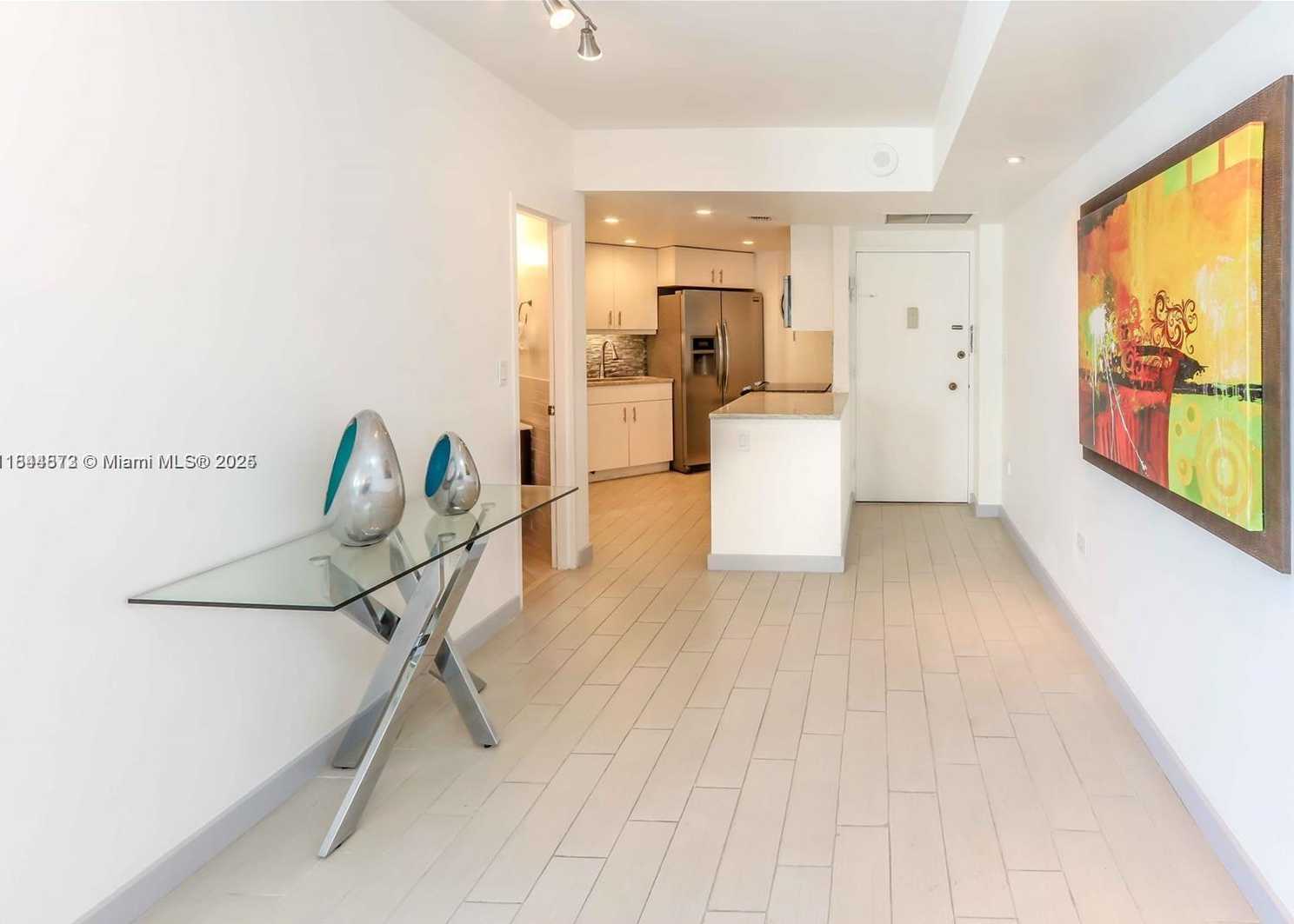 Small Image of 999 BRICKELL BAY DR #1604, Miami Number 4