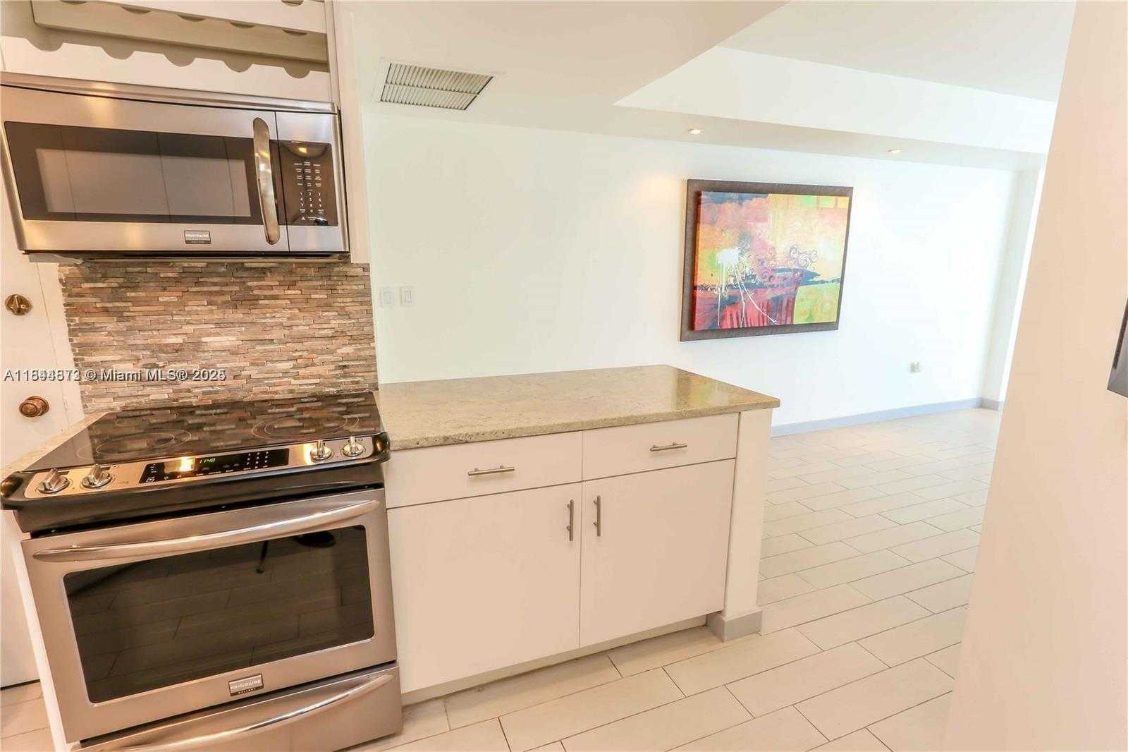 Small Image of 999 BRICKELL BAY DR #1604, Miami Number 7