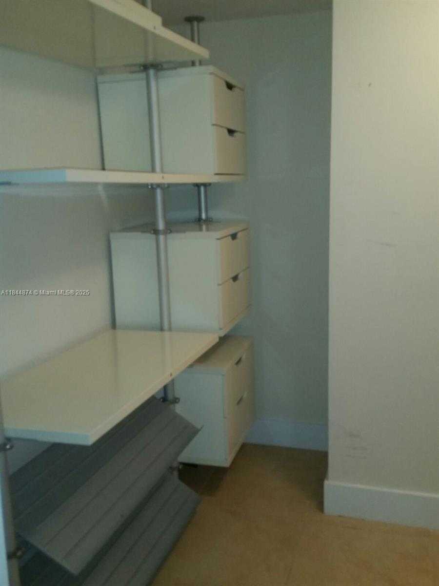 Small Image of 41 SOUTH EAST 5TH ST #1510, Miami Number 17