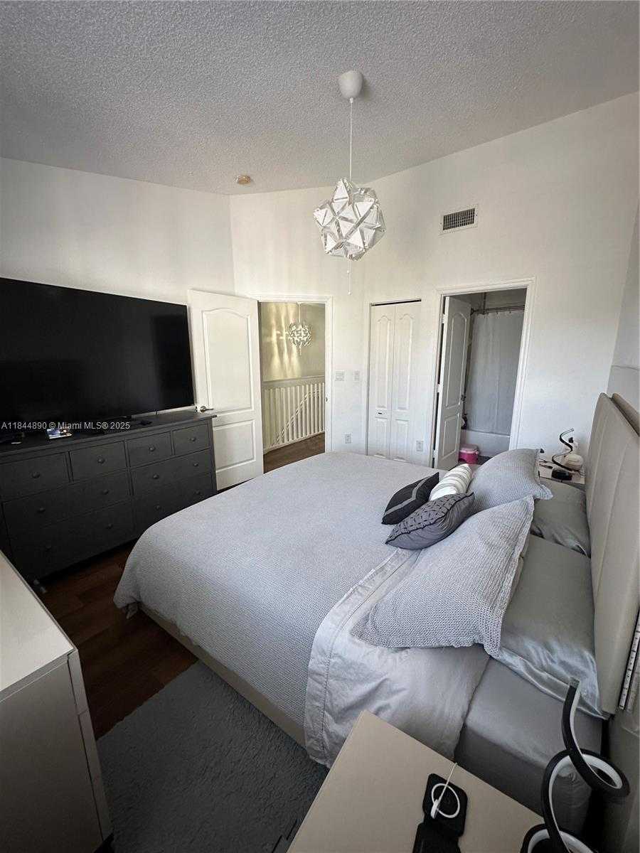 Small Image of 14023 SW 120th Ct, Miami, FL 33186, USA Number 11
