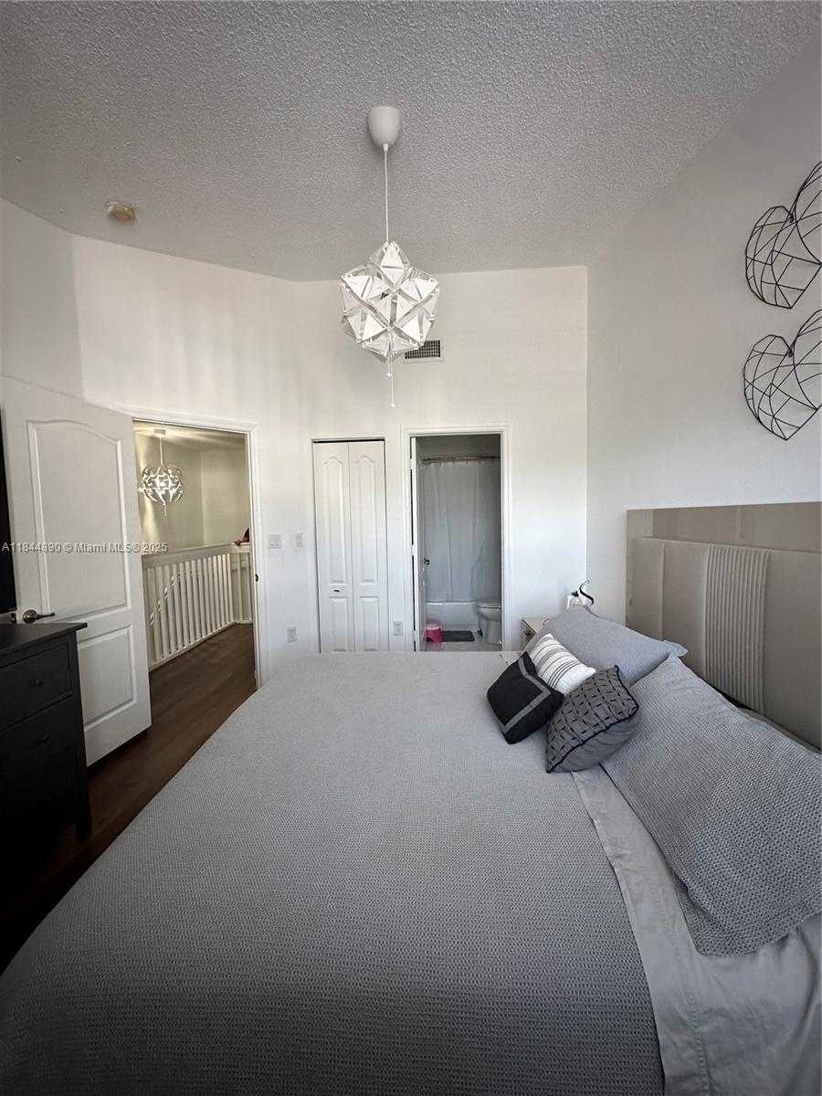 Small Image of 14023 SW 120th Ct, Miami, FL 33186, USA Number 12