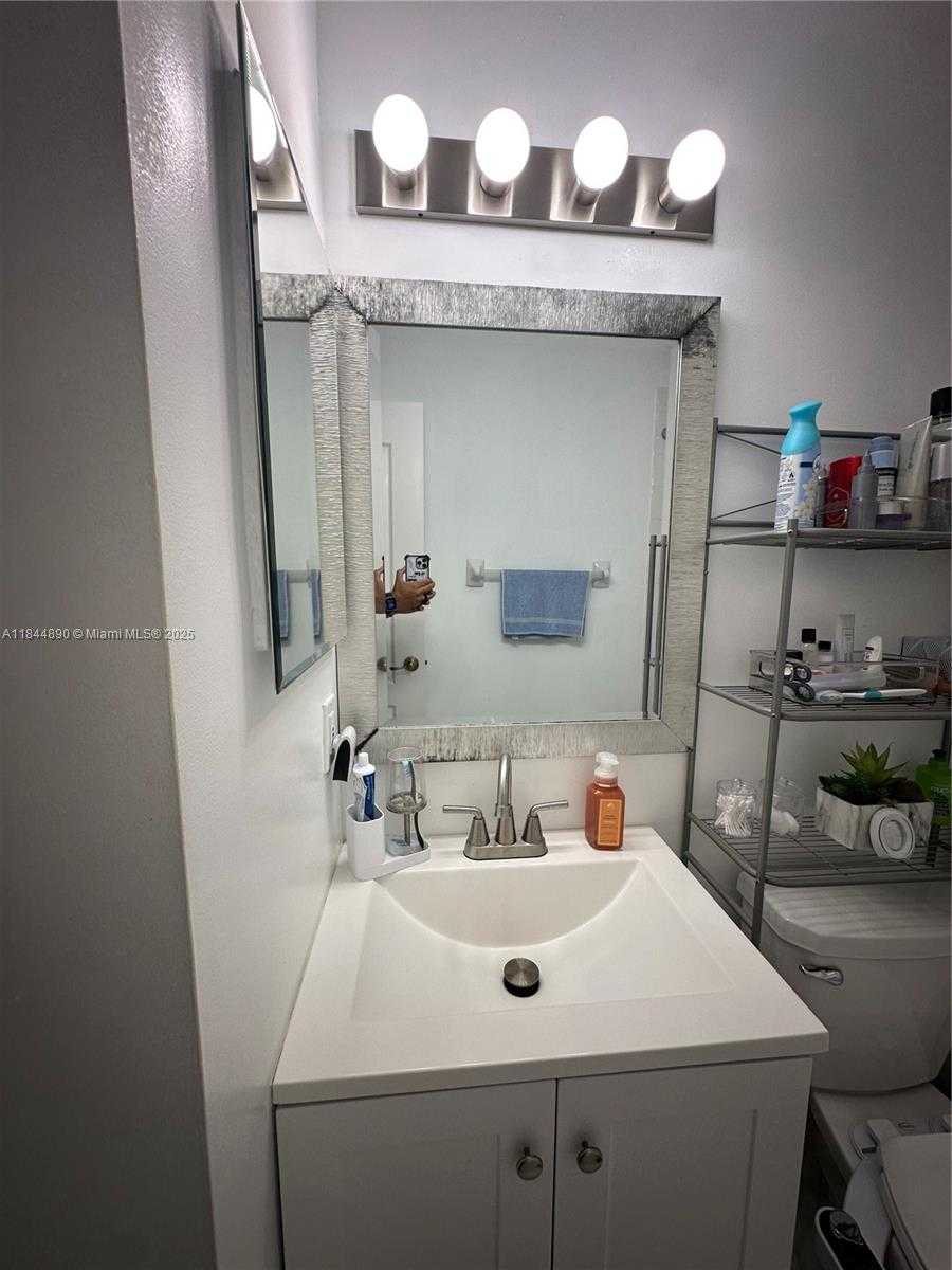 Small Image of 14023 SW 120th Ct, Miami, FL 33186, USA Number 16