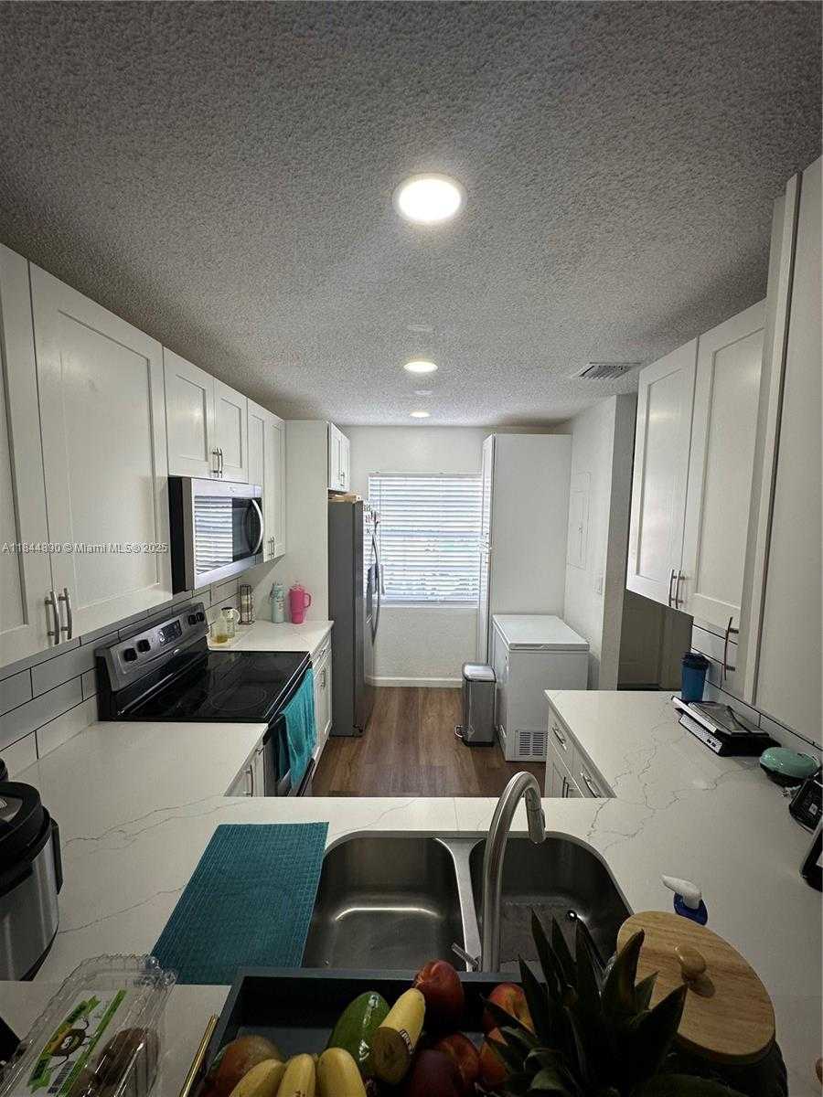 Small Image of 14023 SW 120th Ct, Miami, FL 33186, USA Number 7