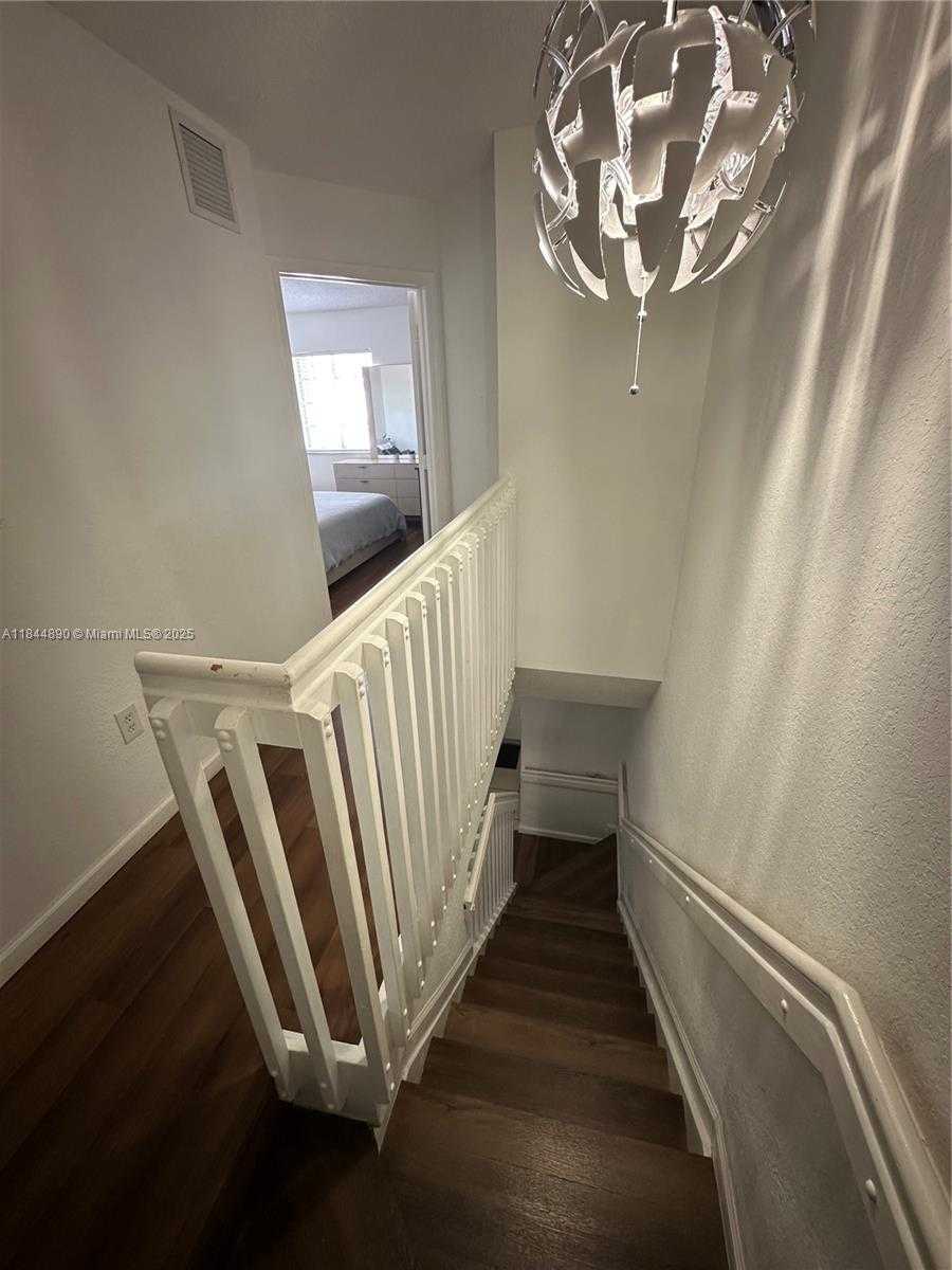 Small Image of 14023 SW 120th Ct, Miami, FL 33186, USA Number 9