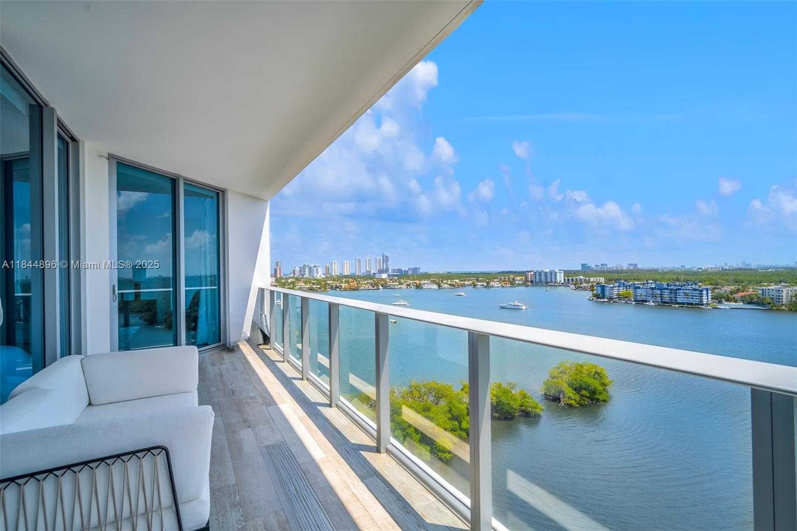 Small Image of 17111 BISCAYNE BLVD #1406, North Miami Beach Number 2