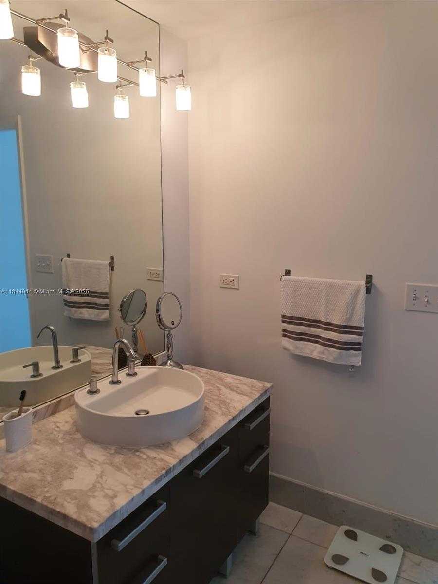 Small Image of Miami Number 26