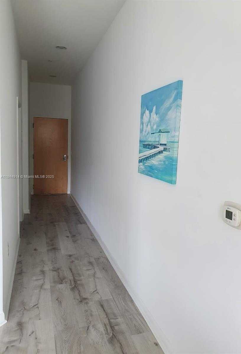 Small Image of Miami Number 28