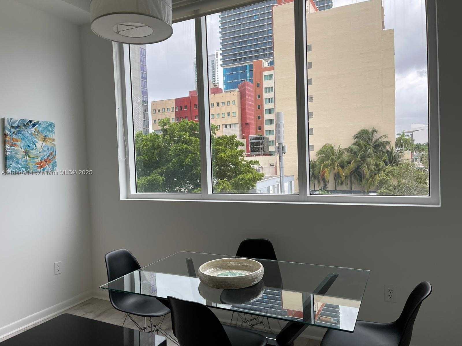 Small Image of Miami Number 3