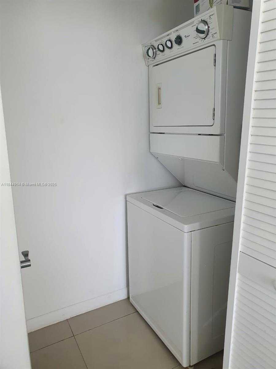 Small Image of Miami Number 32