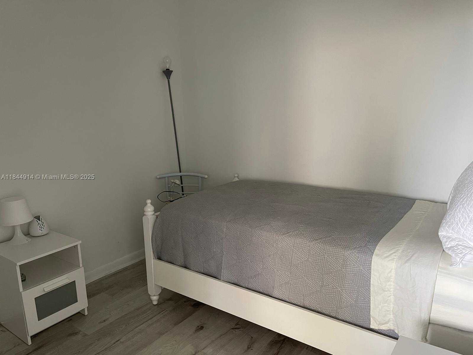 Small Image of Miami Number 39