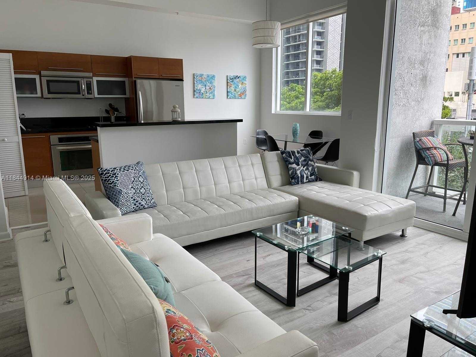 Small Image of Miami Number 4
