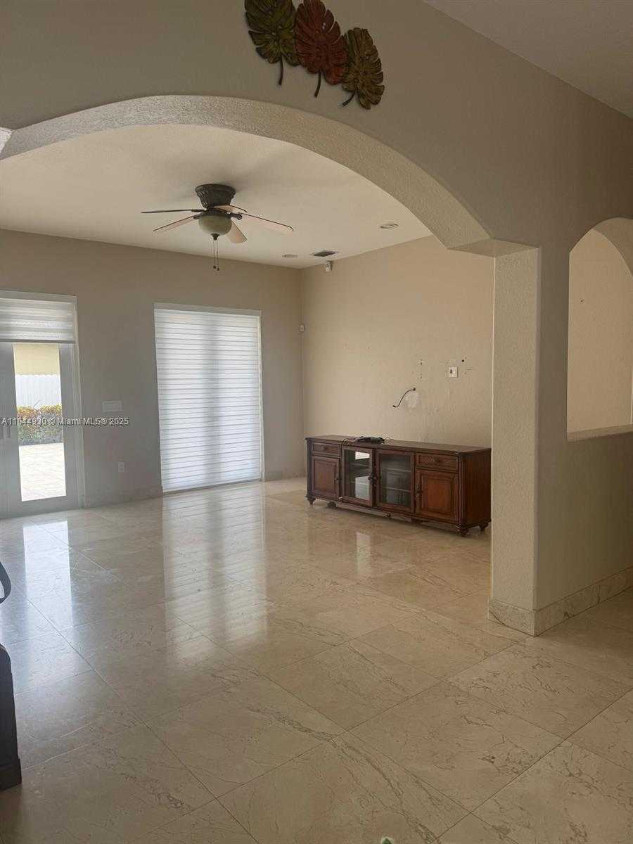 Small Image of 8821 NORTH WEST 179TH LN, Hialeah Number 2
