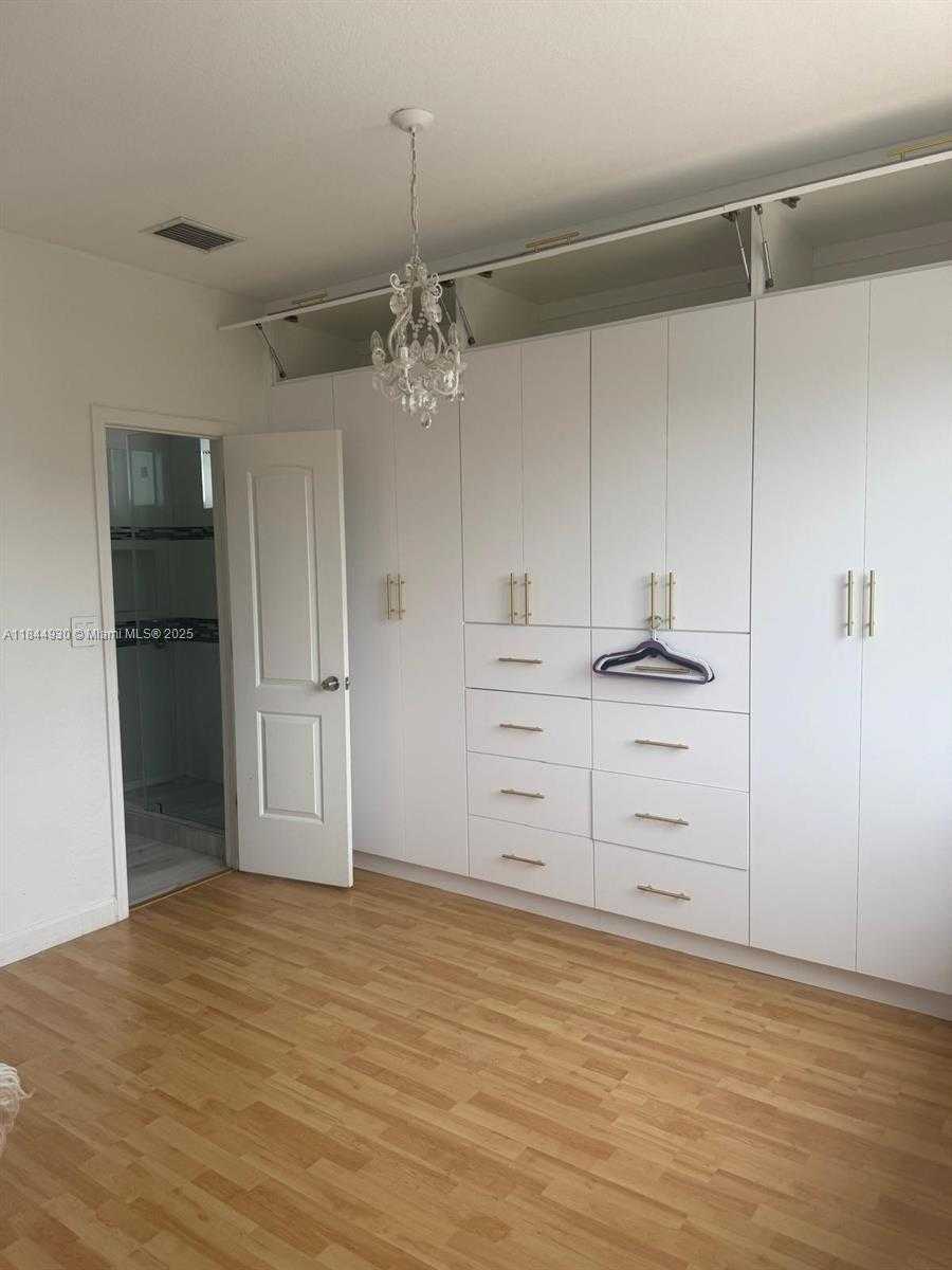 Small Image of 8821 NORTH WEST 179TH LN, Hialeah Number 7