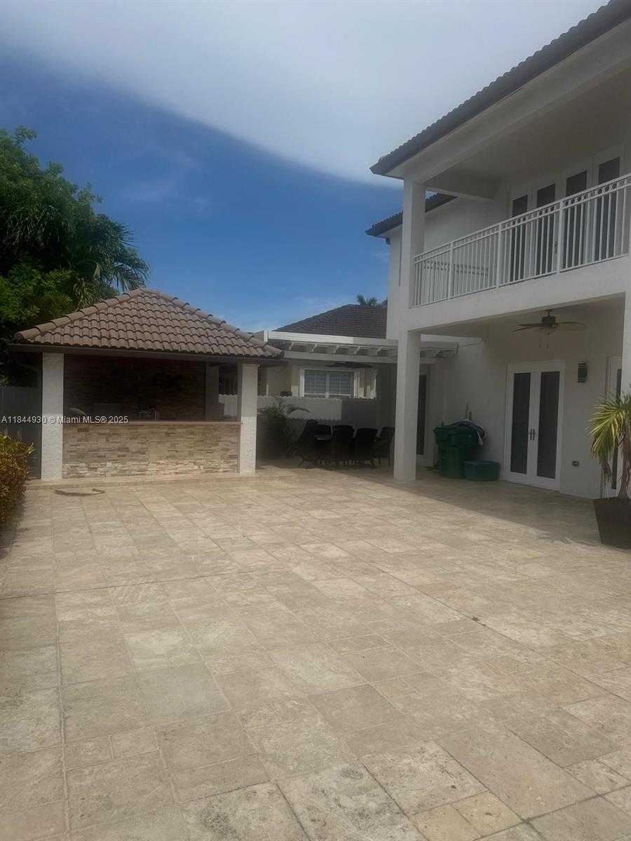Small Image of 8821 NORTH WEST 179TH LN, Hialeah Number 9