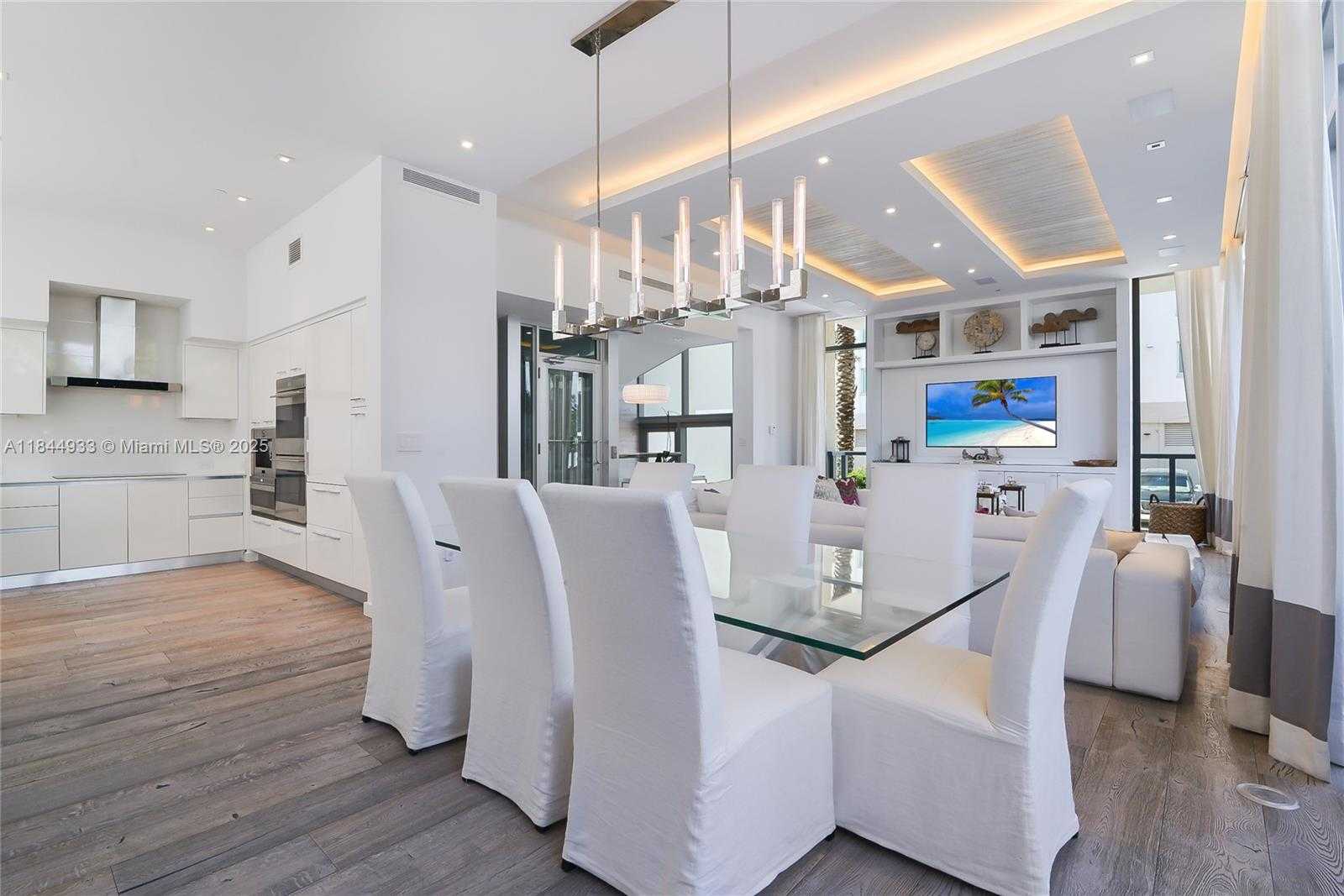 Small Image of 9501 COLLINS AVE #1, Surfside Number 4