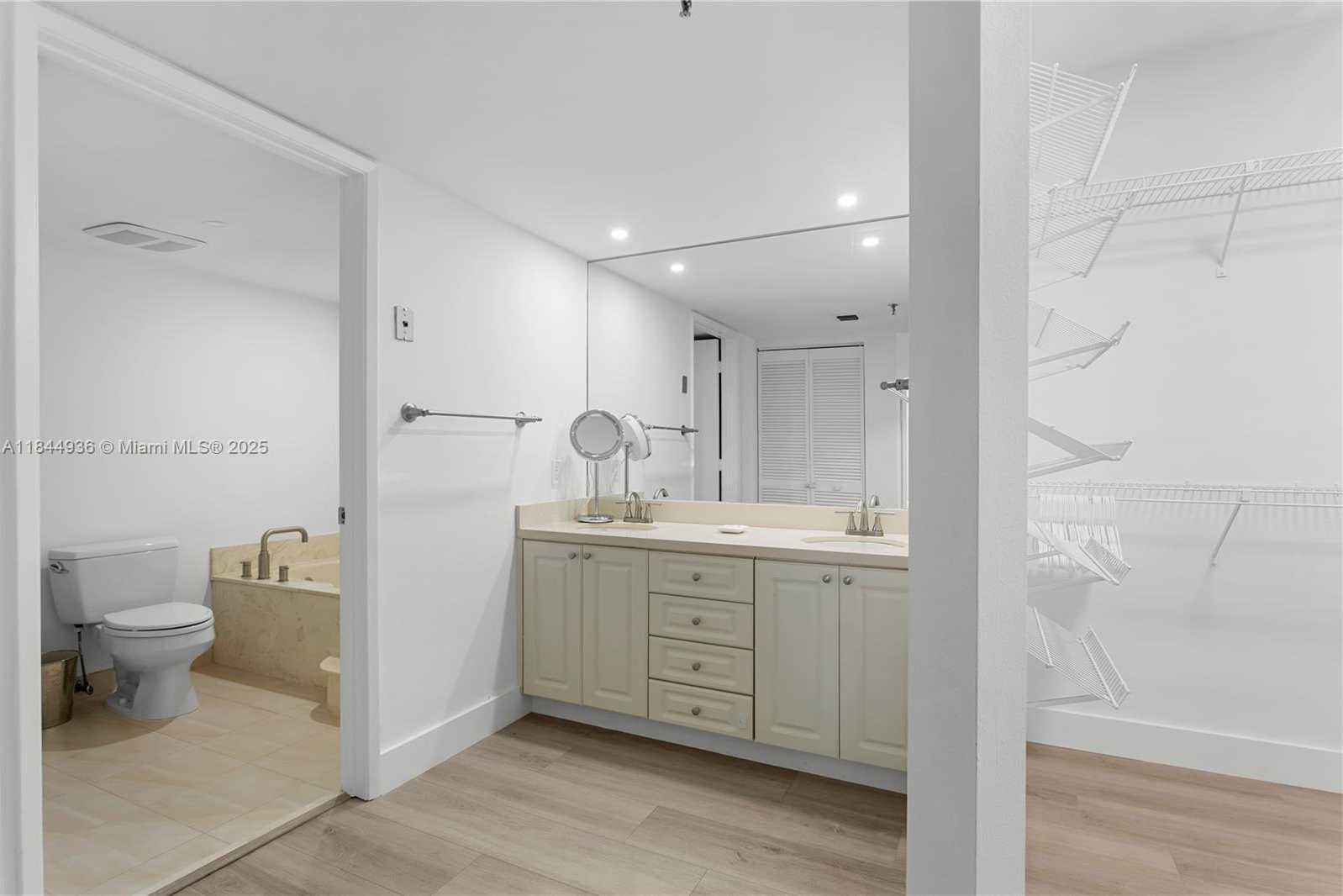 Small Image of 520 BRICKELL KEY DR #A513, Miami Number 11