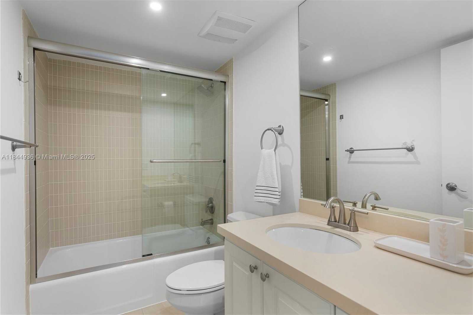 Small Image of 520 BRICKELL KEY DR #A513, Miami Number 15