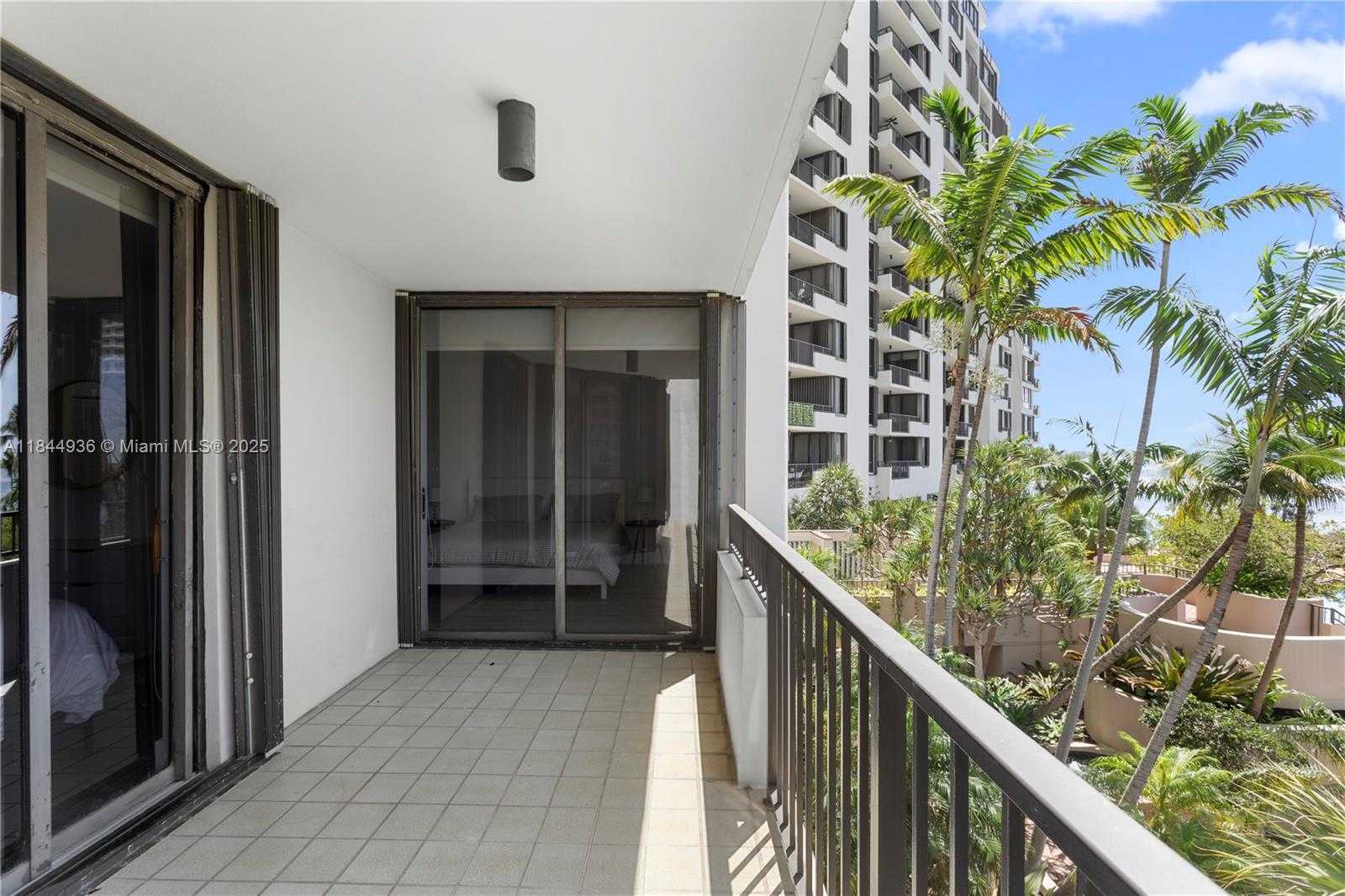 Small Image of 520 BRICKELL KEY DR #A513, Miami Number 18