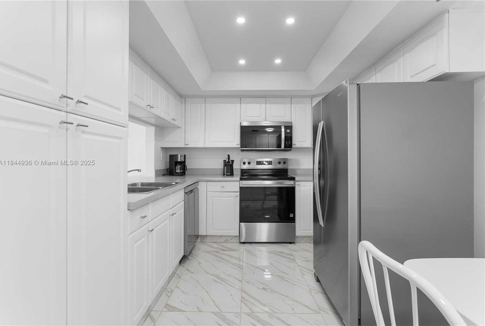 Small Image of 520 BRICKELL KEY DR #A513, Miami Number 22