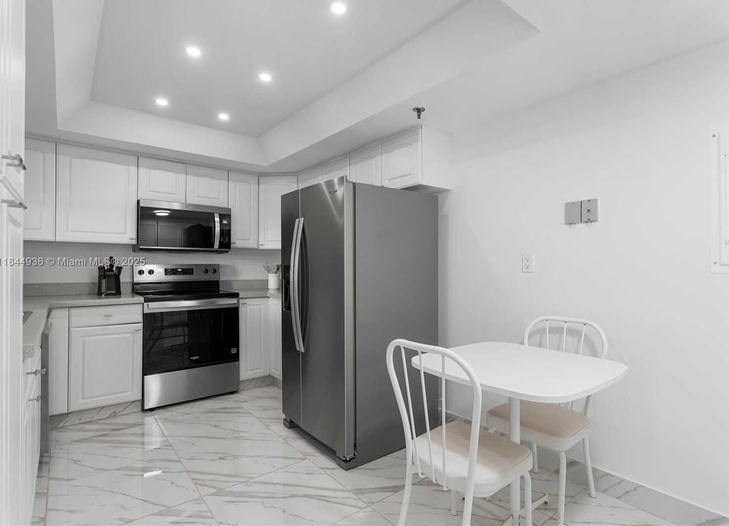 Small Image of 520 BRICKELL KEY DR #A513, Miami Number 23