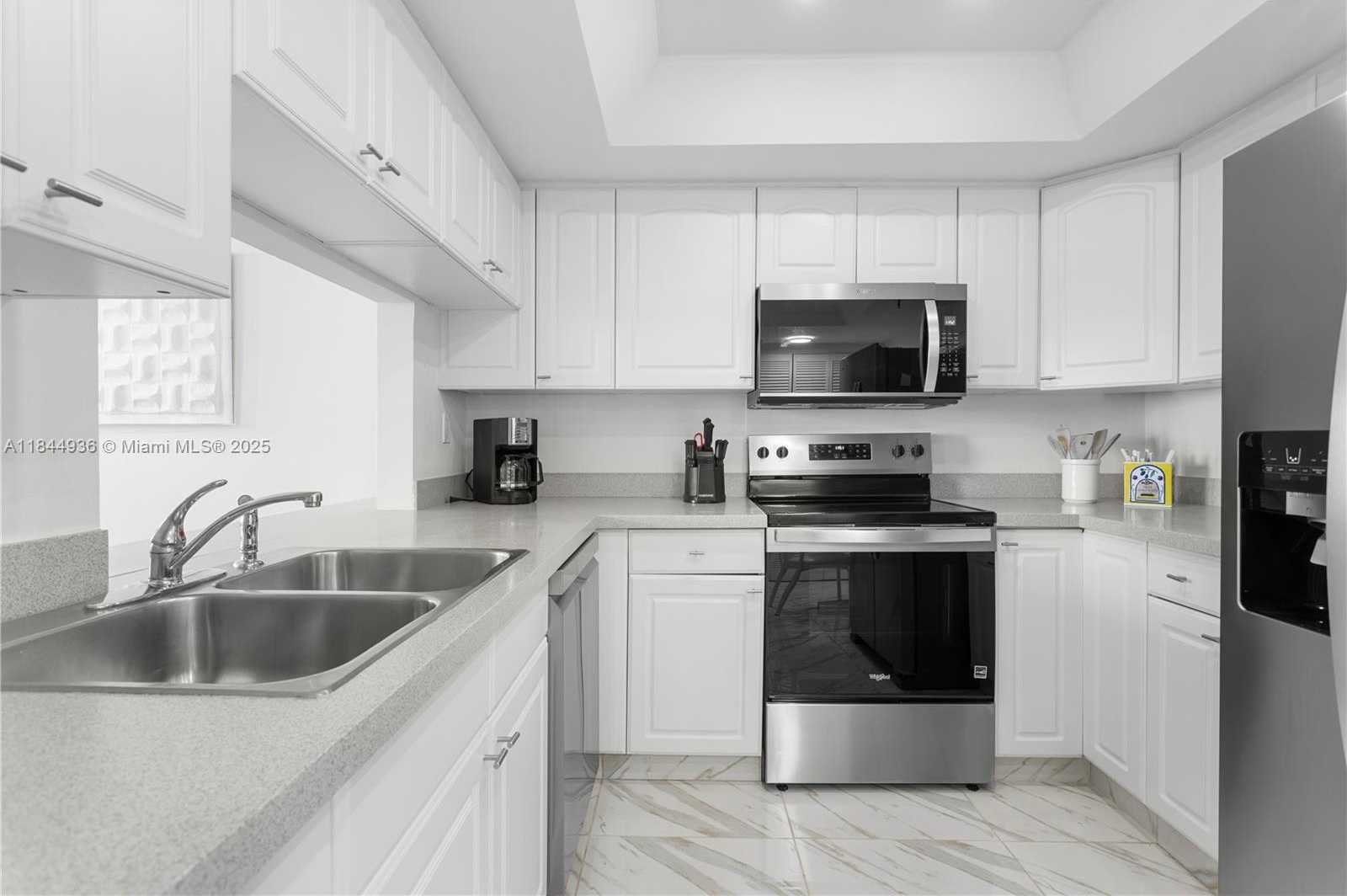Small Image of 520 BRICKELL KEY DR #A513, Miami Number 25