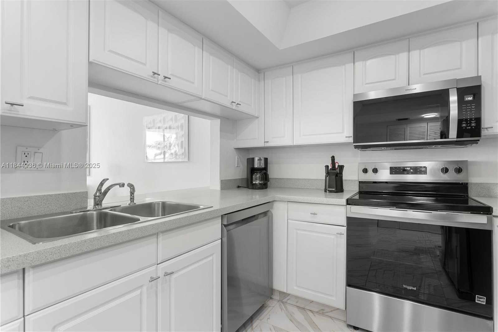 Small Image of 520 BRICKELL KEY DR #A513, Miami Number 26