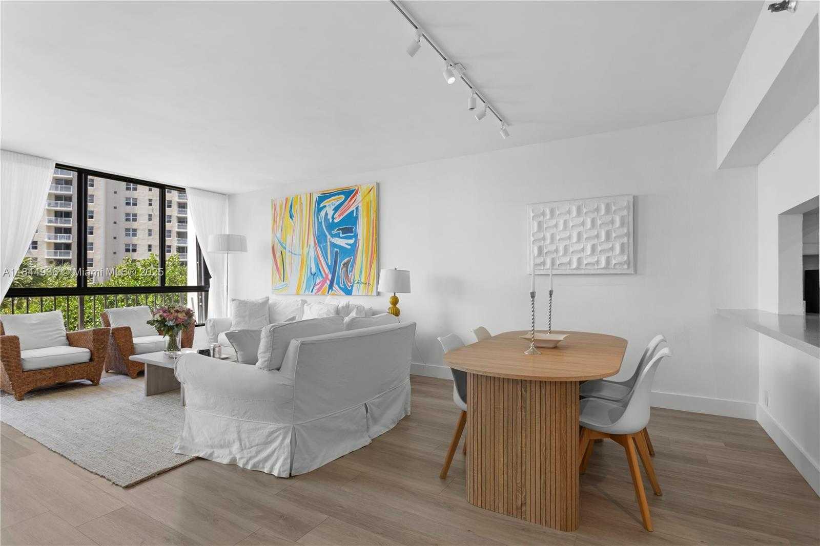 Small Image of 520 BRICKELL KEY DR #A513, Miami Number 4