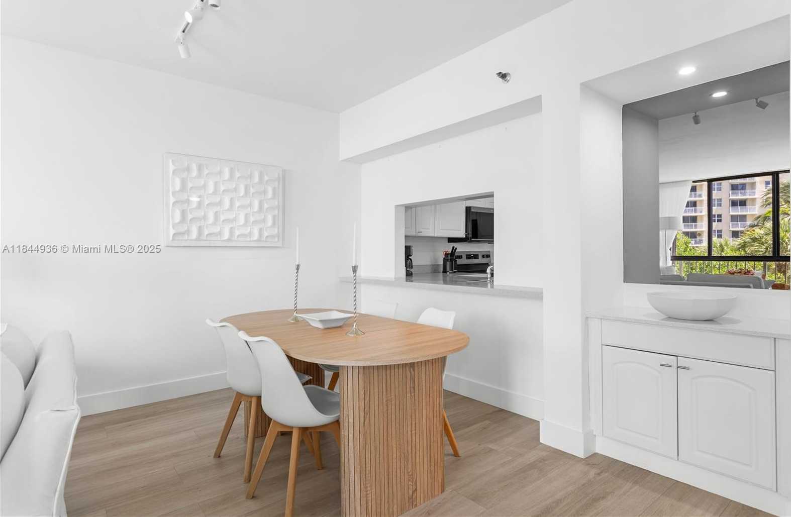Small Image of 520 BRICKELL KEY DR #A513, Miami Number 7