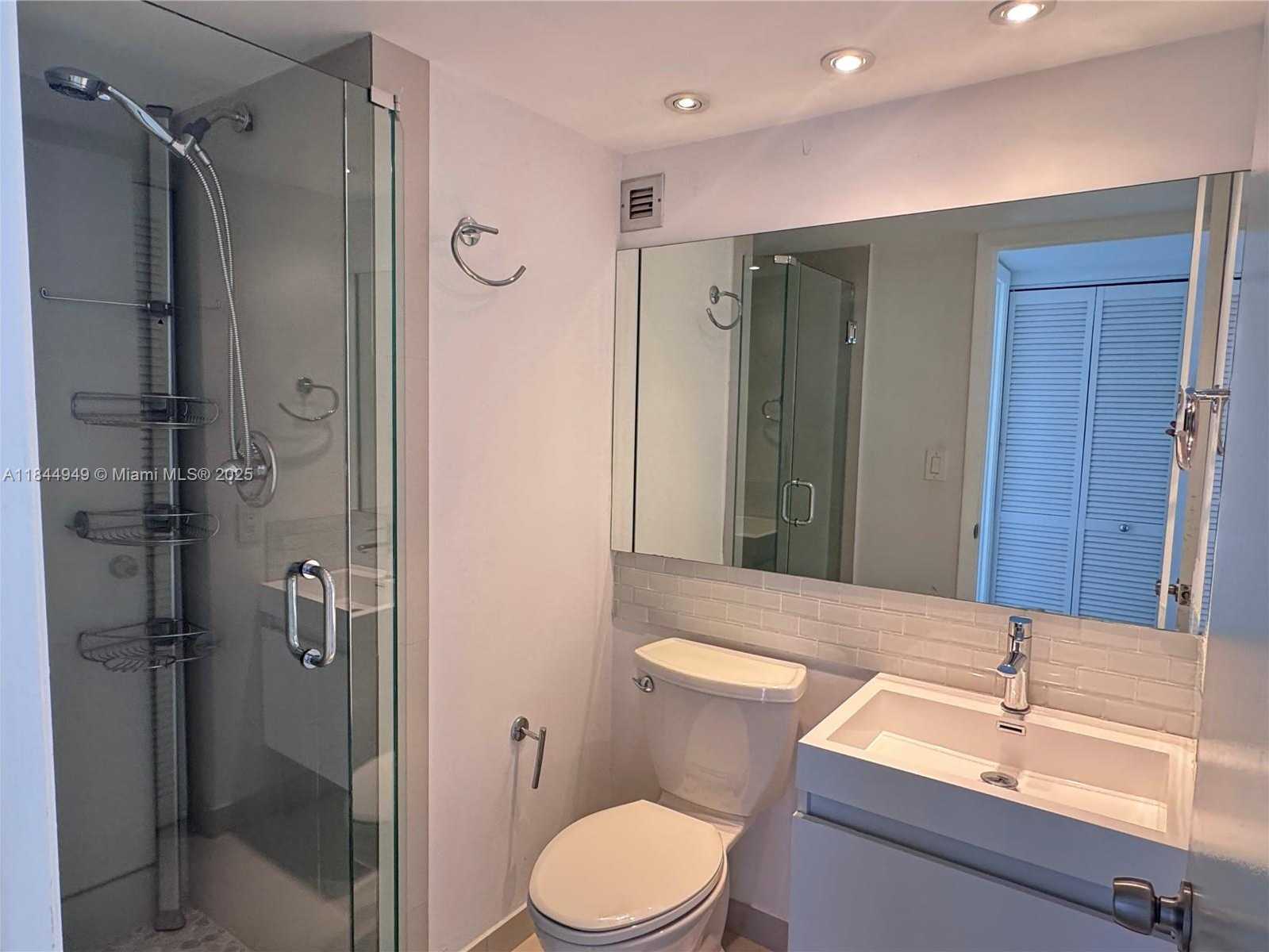 Small Image of 1450 BRICKELL BAY DR #604, Miami Number 11