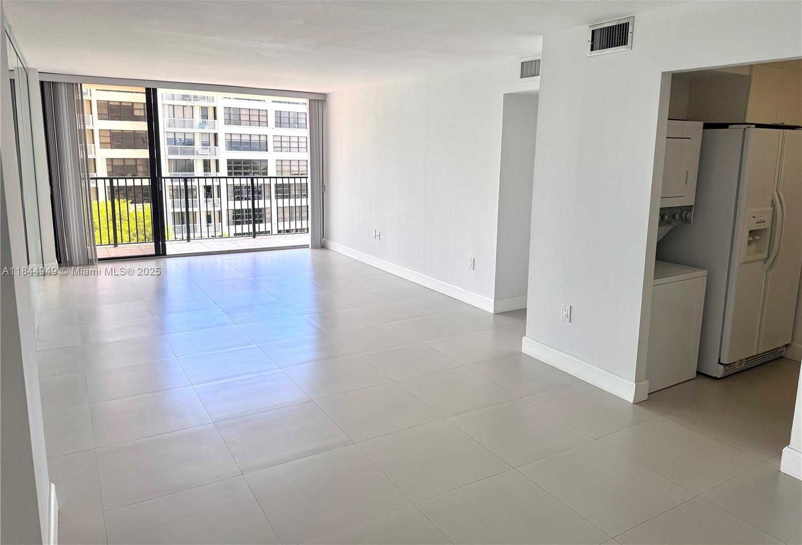 Small Image of 1450 BRICKELL BAY DR #604, Miami Number 3