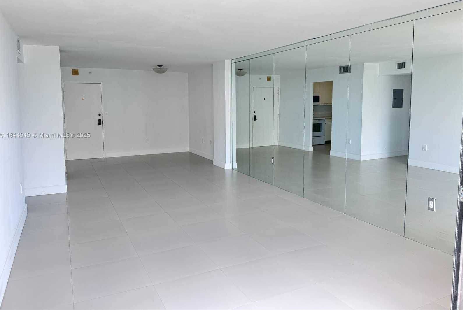 Small Image of 1450 BRICKELL BAY DR #604, Miami Number 4