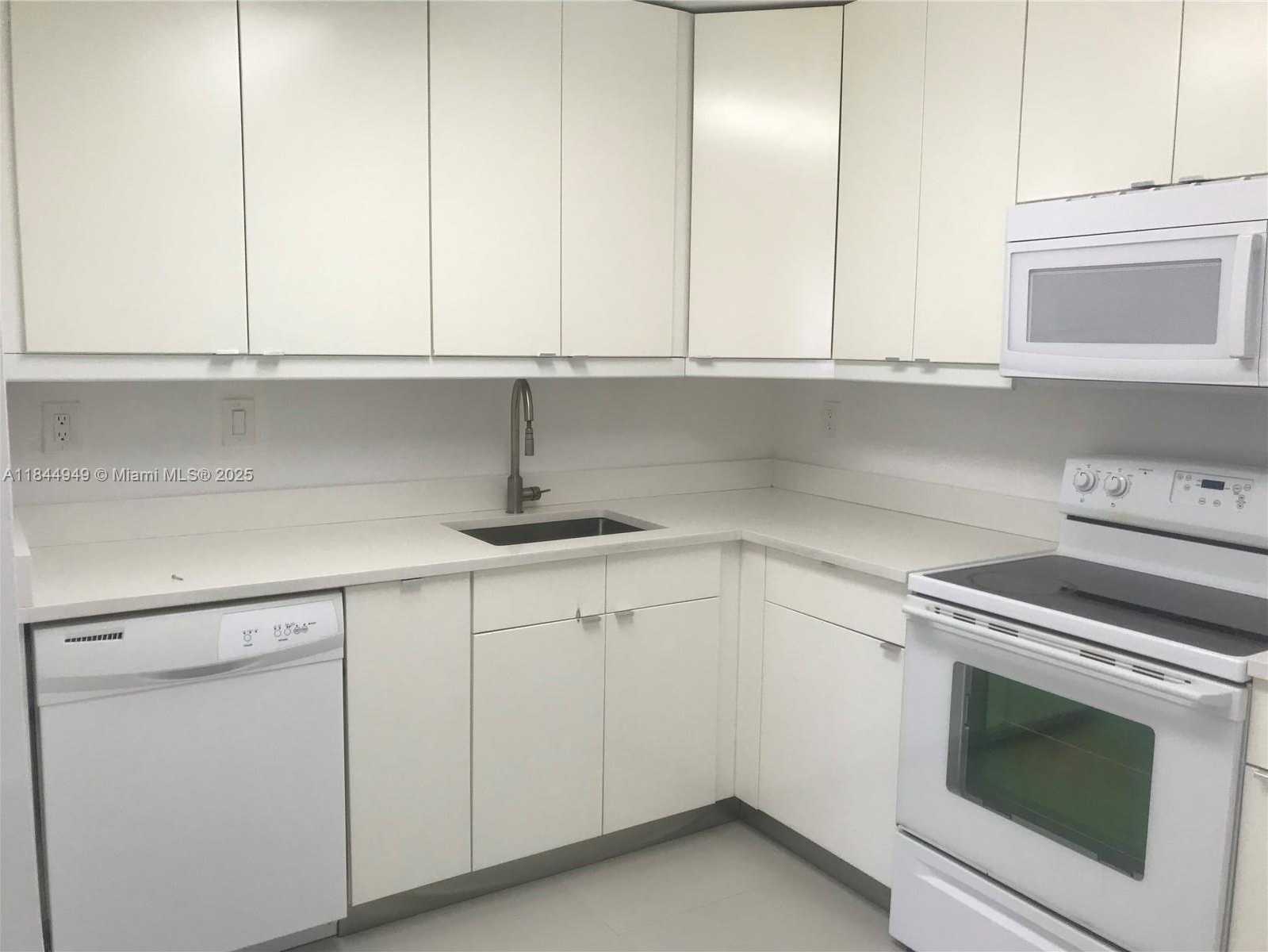 Small Image of 1450 BRICKELL BAY DR #604, Miami Number 5